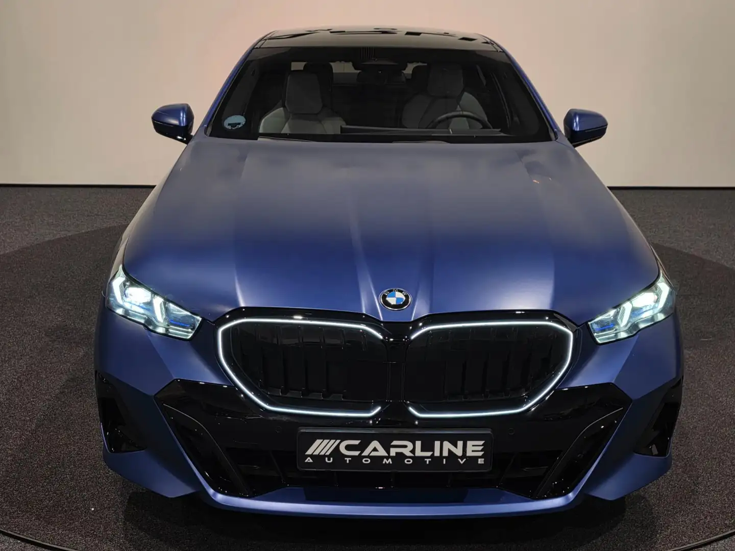 BMW 520 5-serie 520i M SPORTPAKKET INDIVIDUAL PANORAMA ASS Blauw - 2