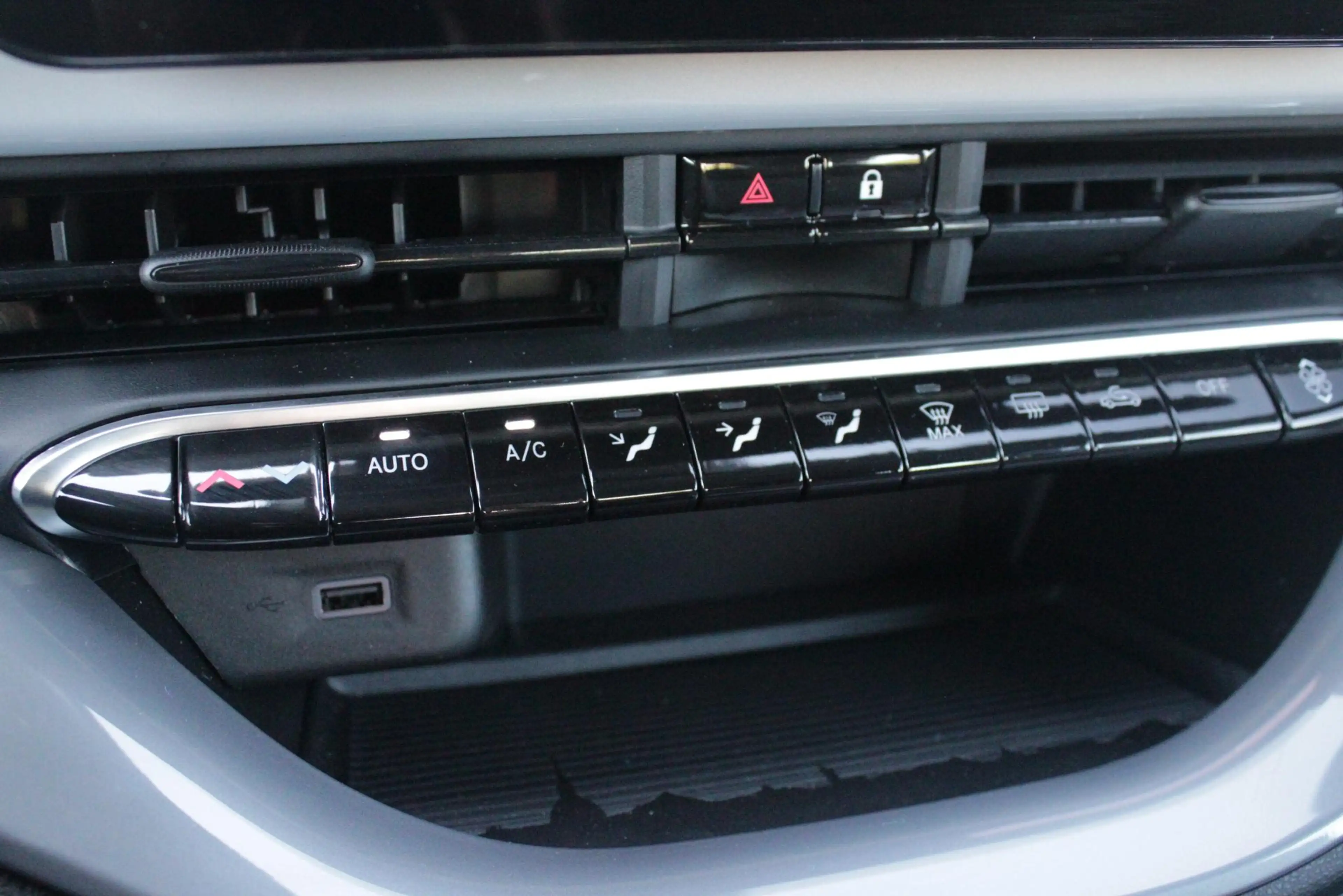 Fiat 500 1.0 Hybrid 65PK TORINO LAUNCH EDITION | DRAADLOZE — photo 30