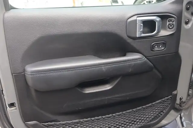 Jeep Wrangler view 4