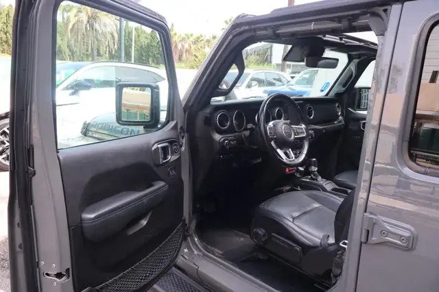 Jeep Wrangler view 3