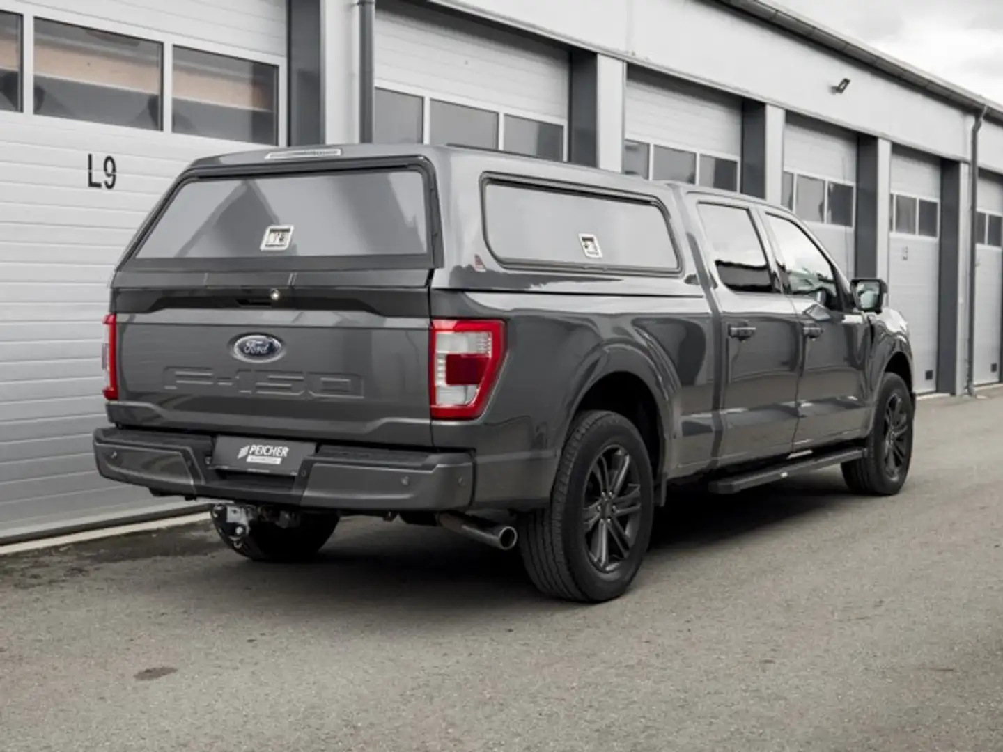 Ford F 150 F-150 Lariat SuperCrew LongBed 5,0 L V8 AT 4x4 ... Gris - 2