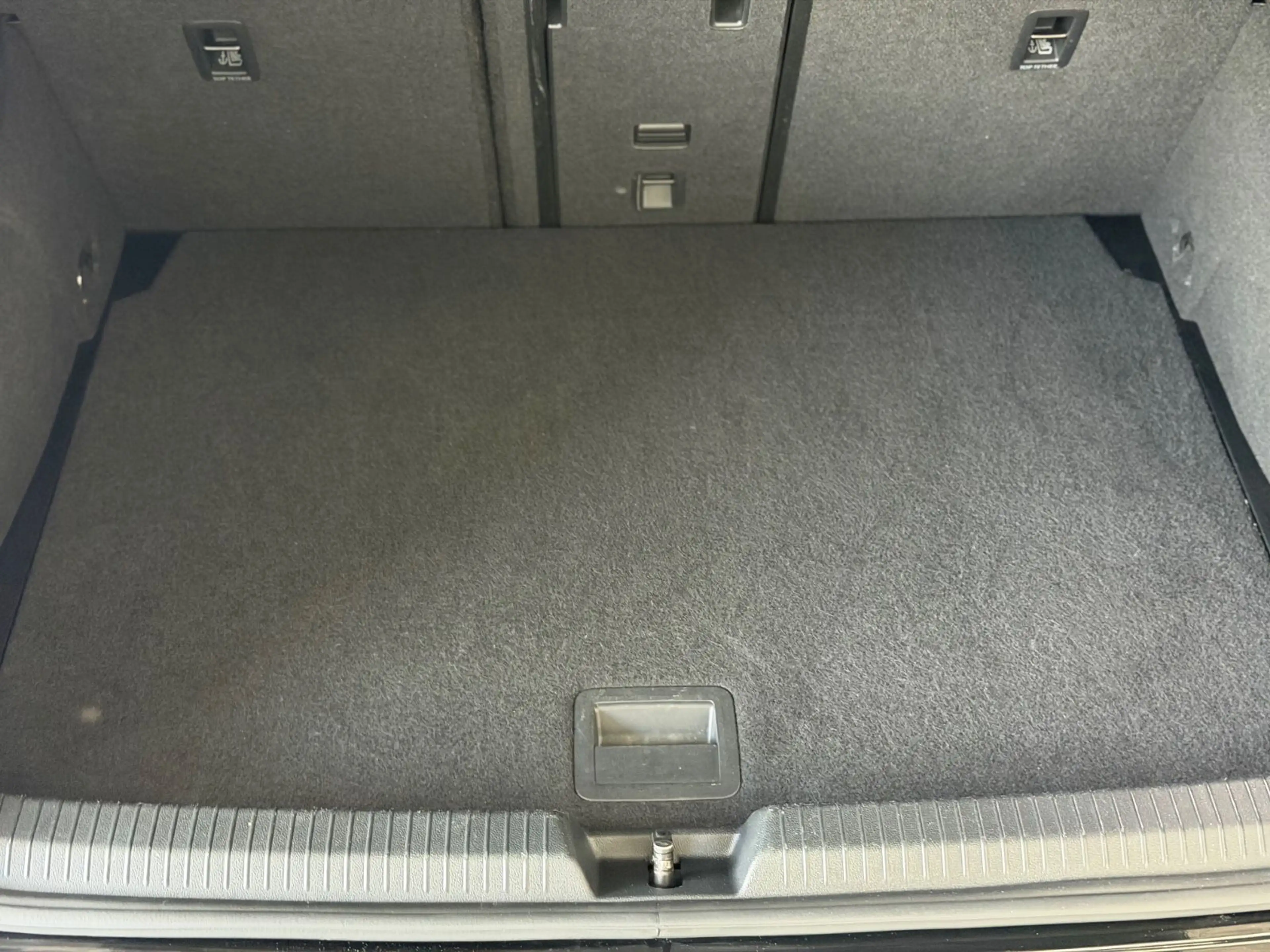 Volkswagen Golf VIII Lim. 1.5 TSI 110 kW Life ACC — photo 16