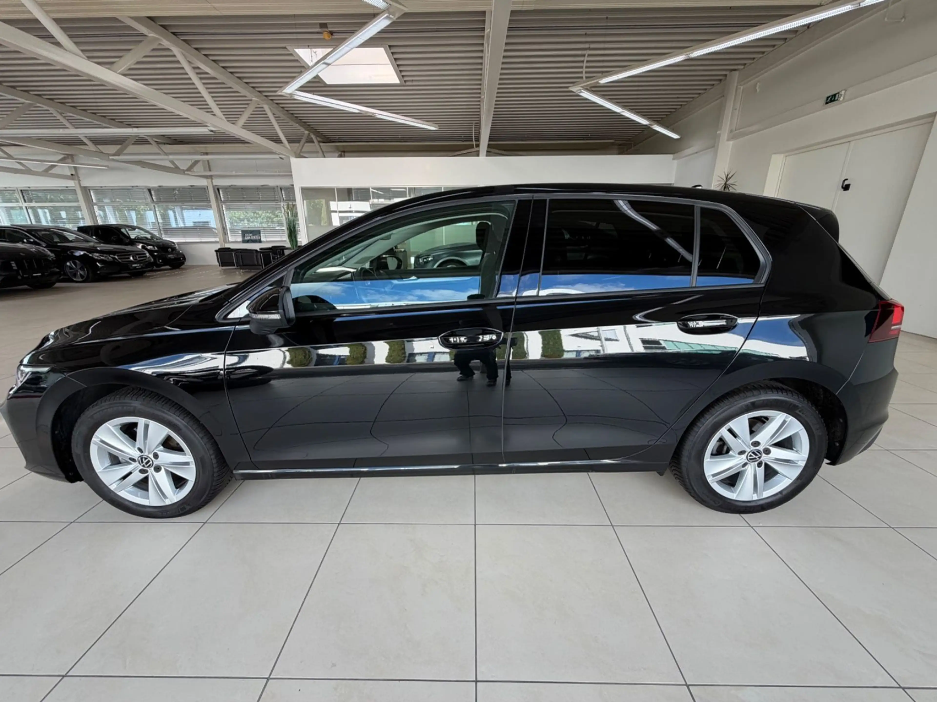 Volkswagen Golf VIII Lim. 1.5 TSI 110 kW Life ACC — photo 9