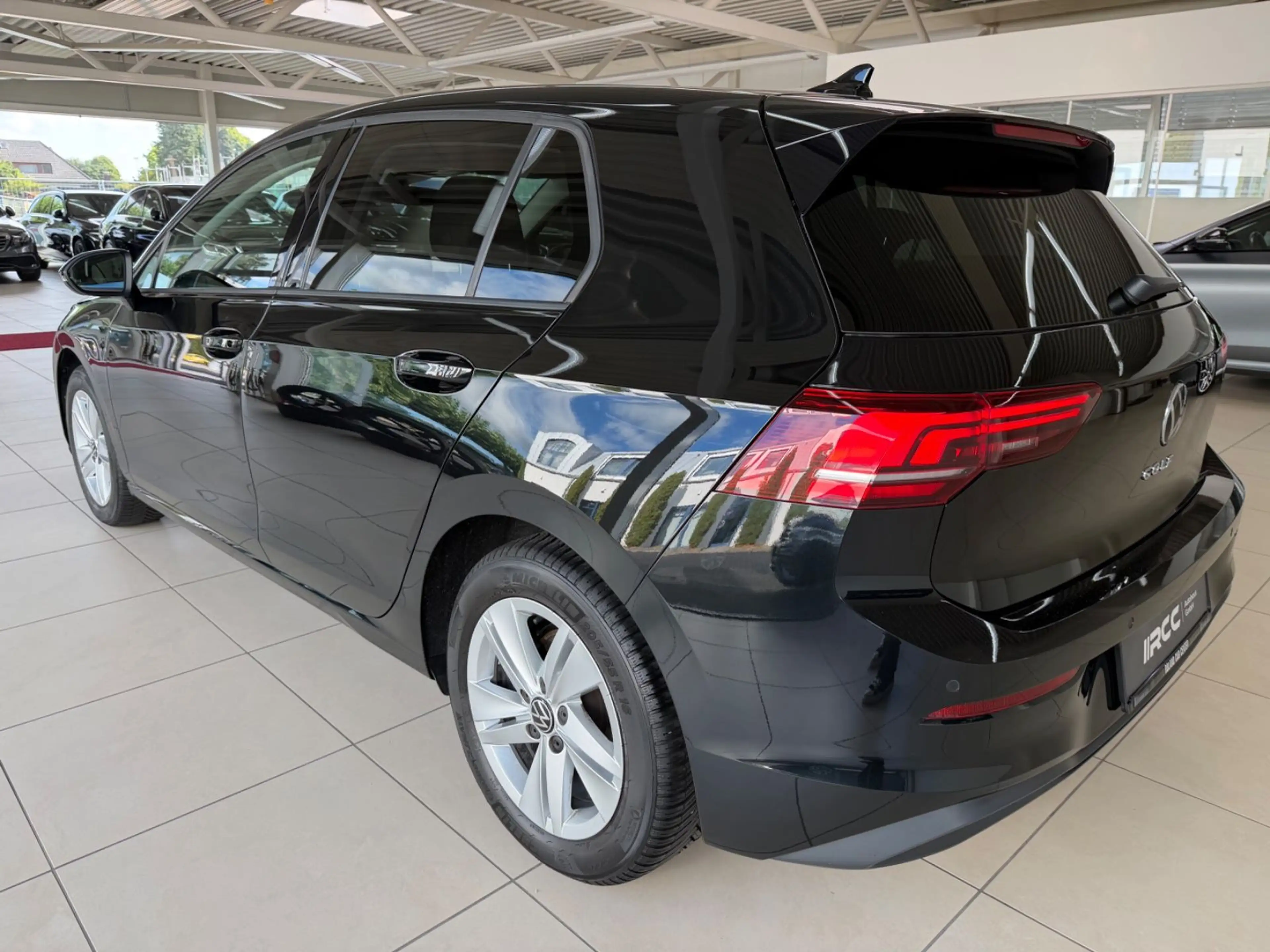 Volkswagen Golf VIII Lim. 1.5 TSI 110 kW Life ACC — photo 8