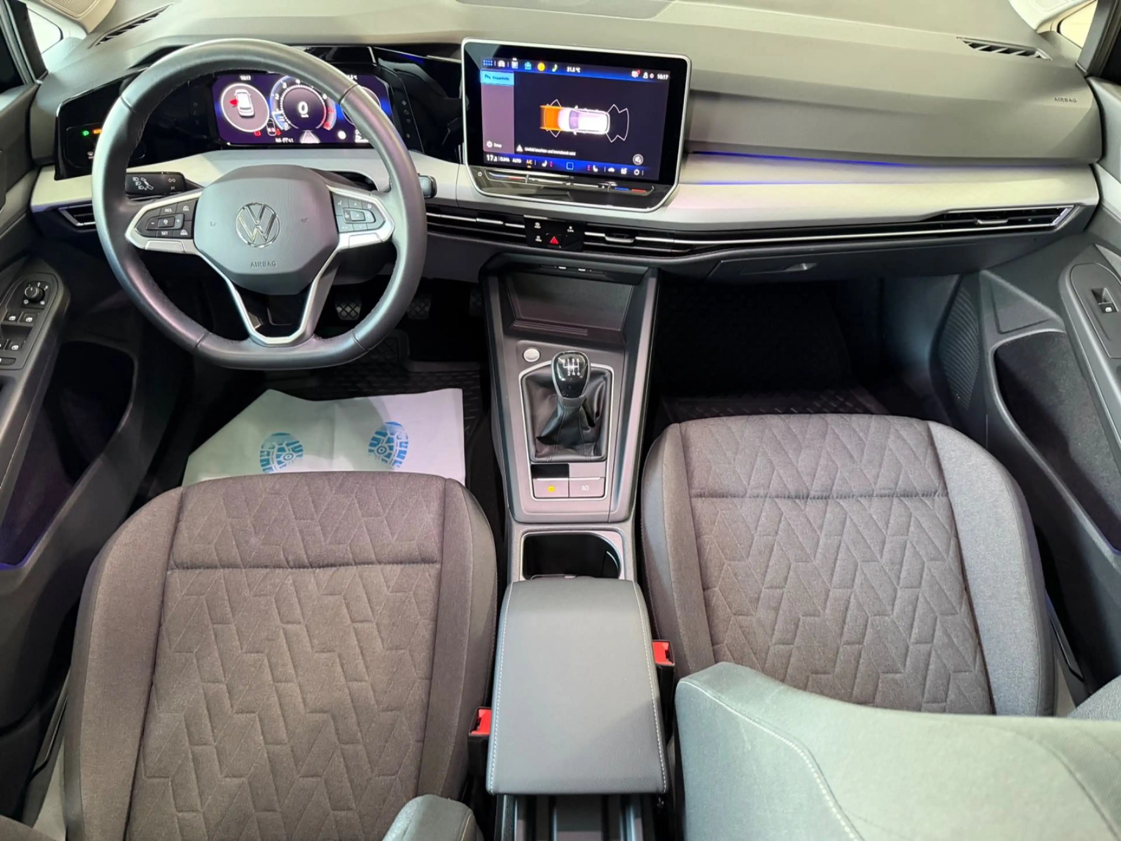 Volkswagen Golf VIII Lim. 1.5 TSI 110 kW Life ACC — photo 12