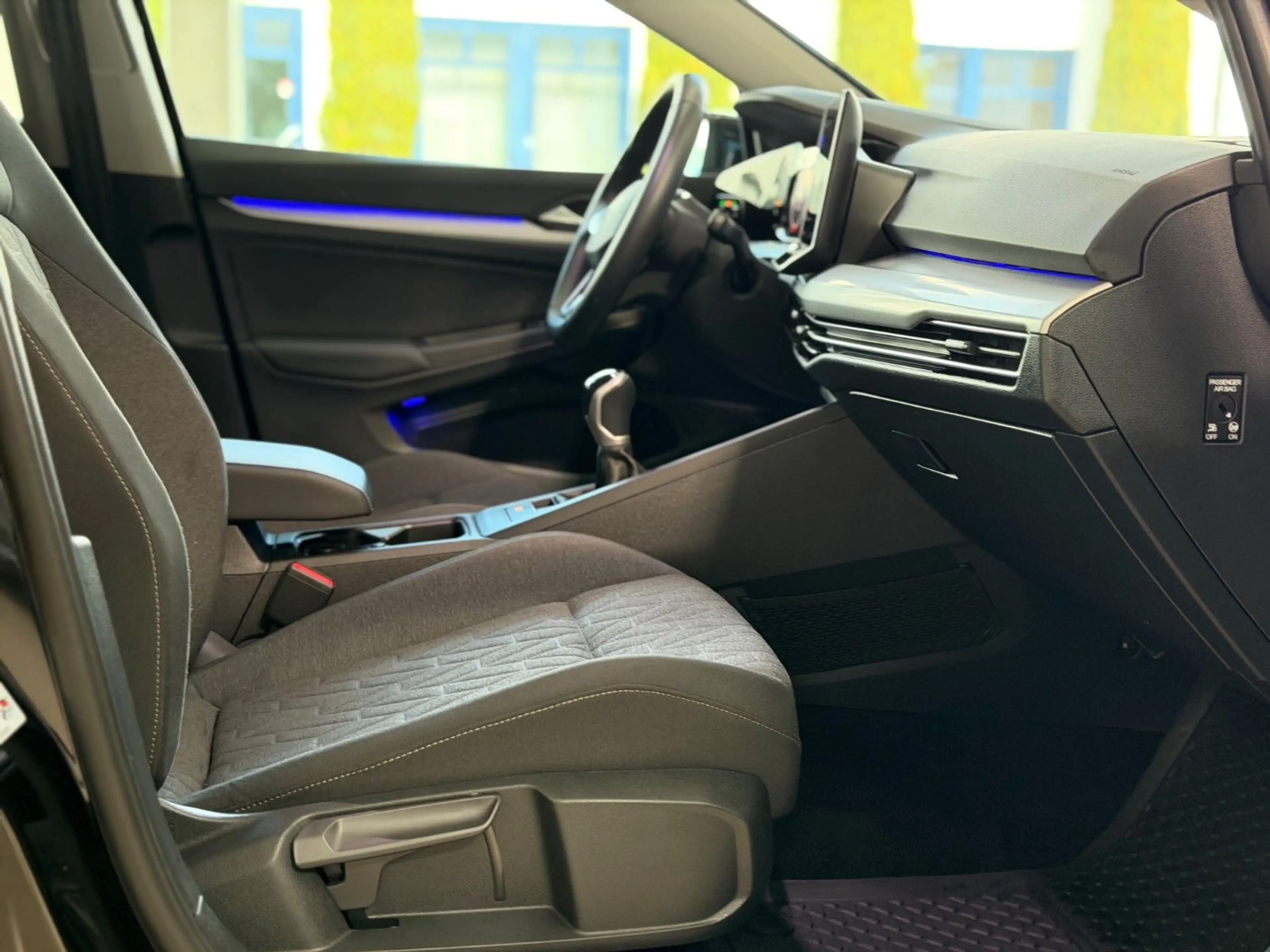 Volkswagen Golf VIII Lim. 1.5 TSI 110 kW Life ACC — photo 13