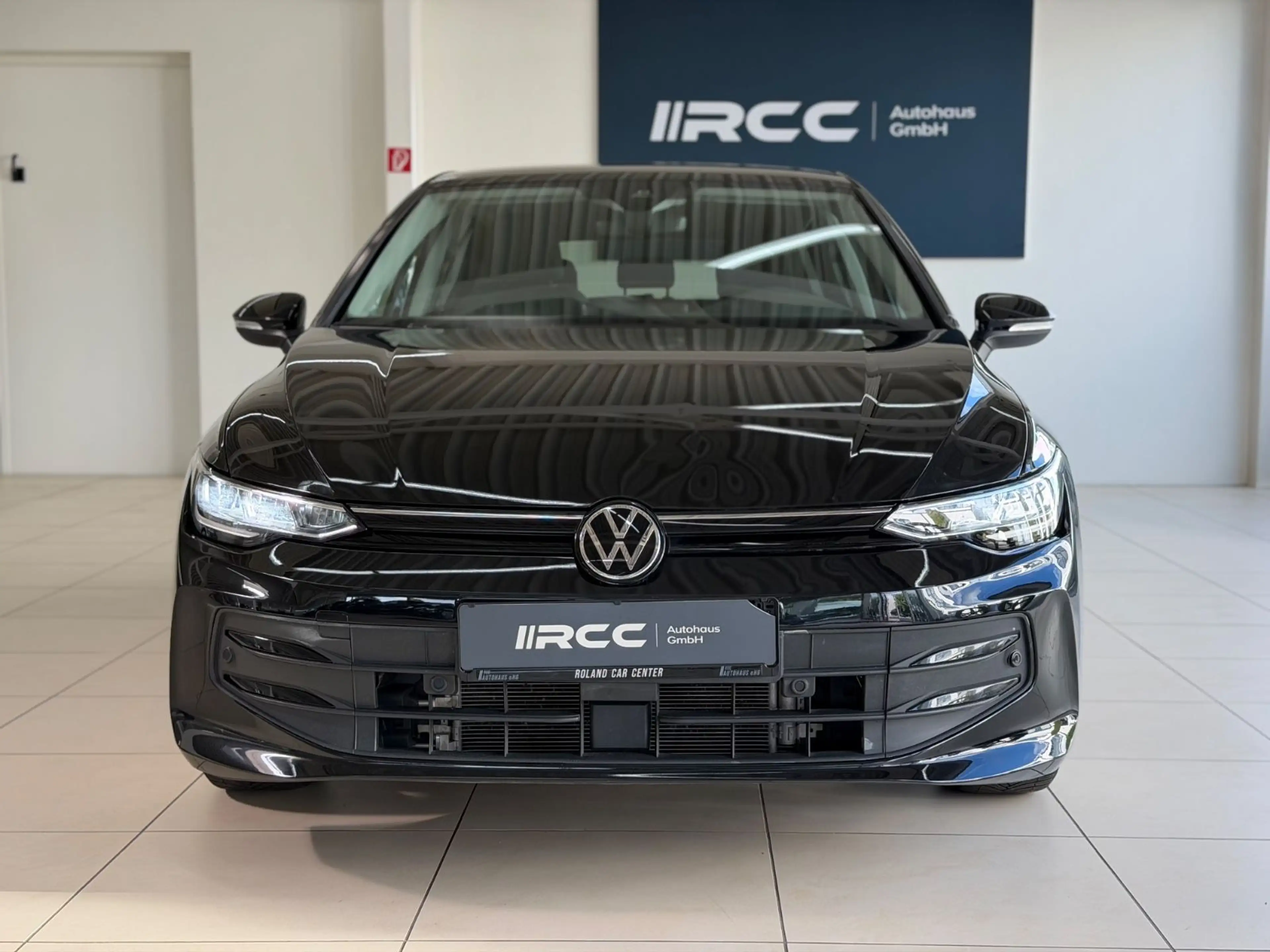 Volkswagen Golf VIII Lim. 1.5 TSI 110 kW Life ACC — photo 2