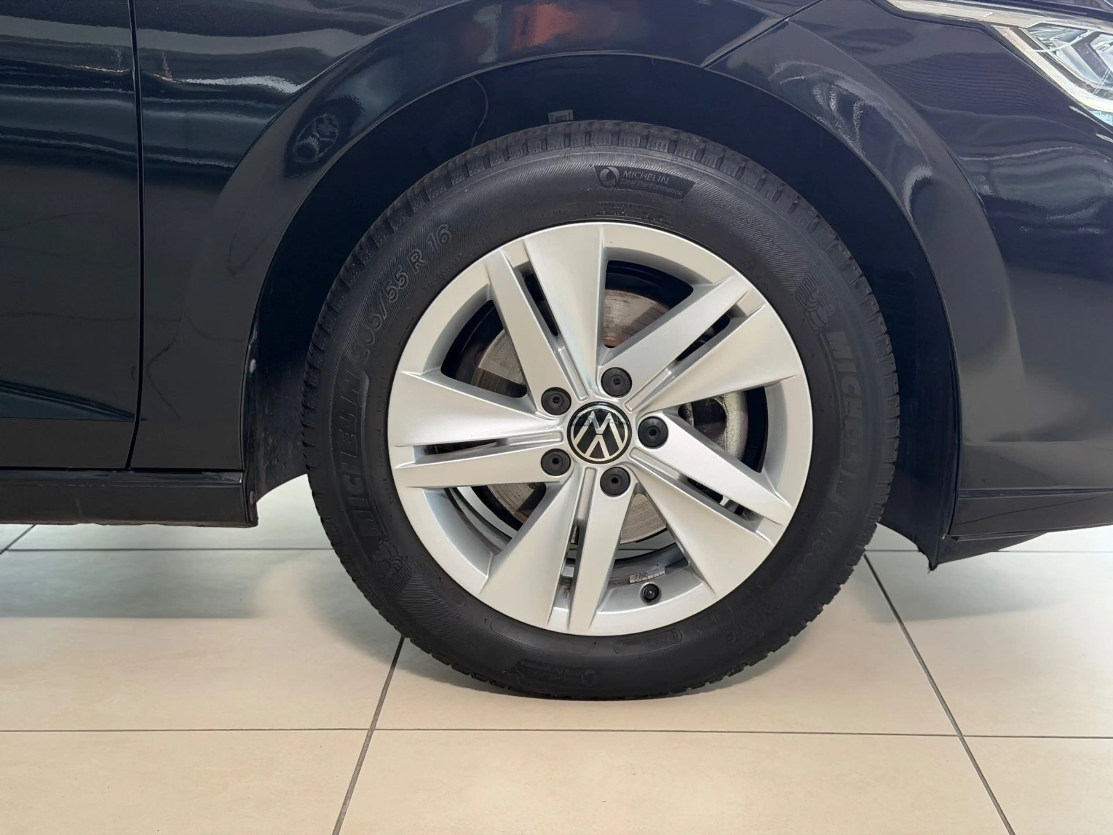 Volkswagen Golf VIII Lim. 1.5 TSI 110 kW Life ACC — photo 5