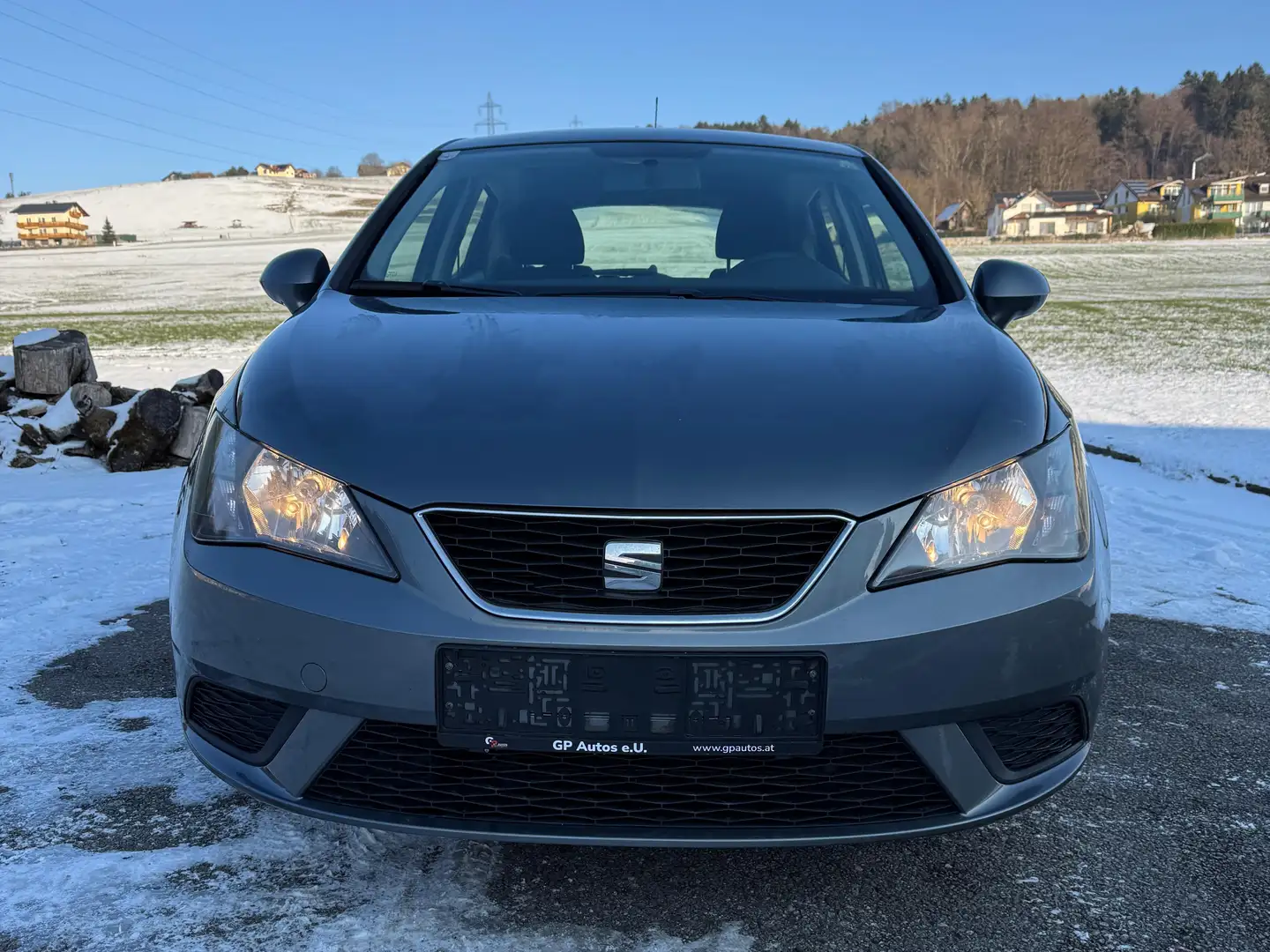SEAT Ibiza 1,0 - Erstbesitz, Service + Pickerl NEU. Grau - 2