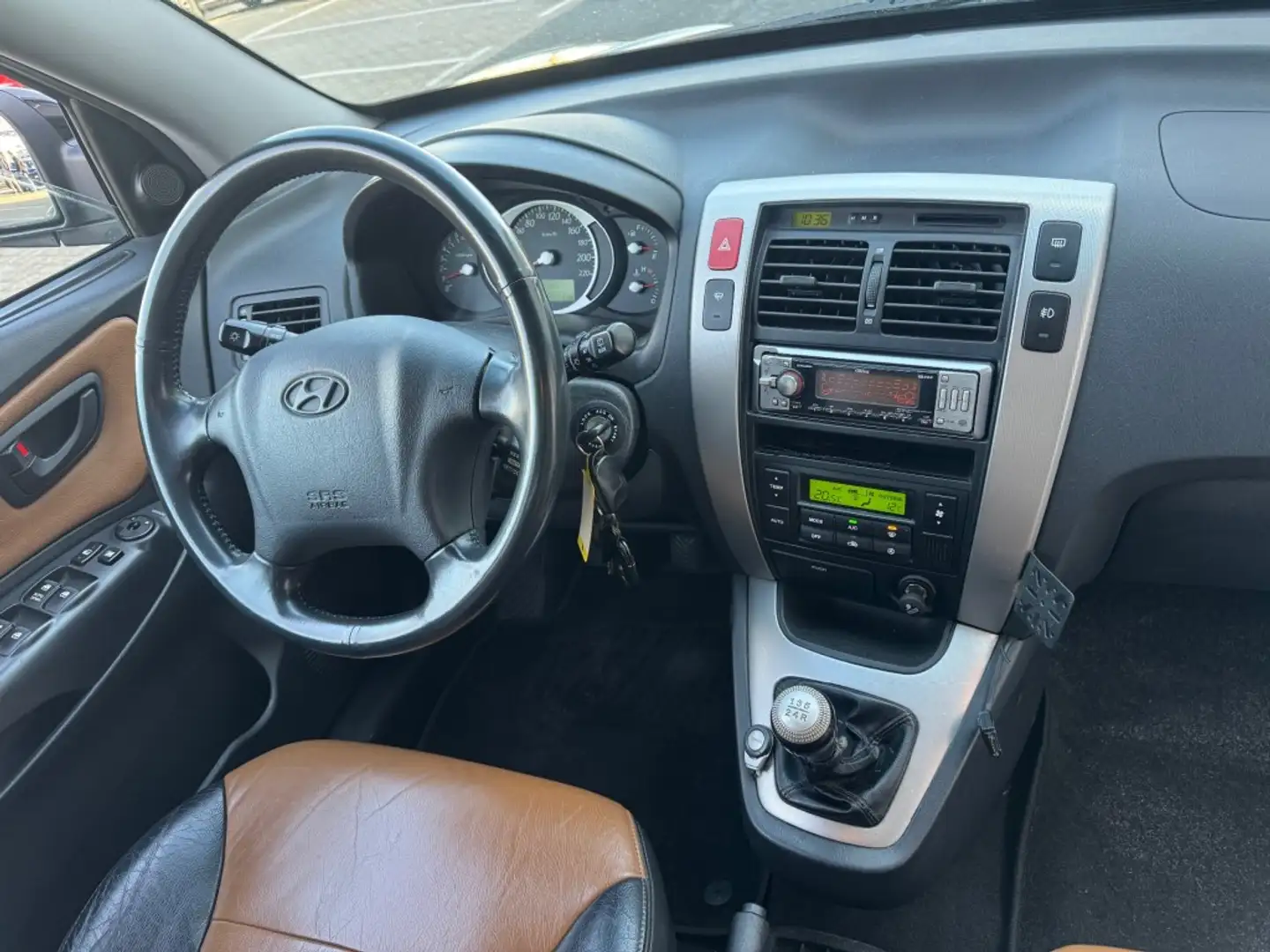 Hyundai TUCSON 2.0i Style Premium CLIMA LEER LMV NAP APK Schwarz - 2