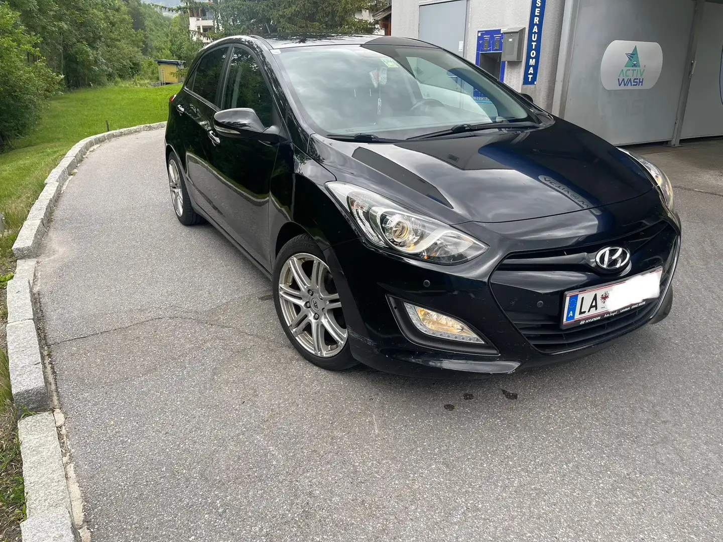 Hyundai i30 i30 CW 1,6 CRDi Comfort DPF Aut. Comfort Schwarz - 2