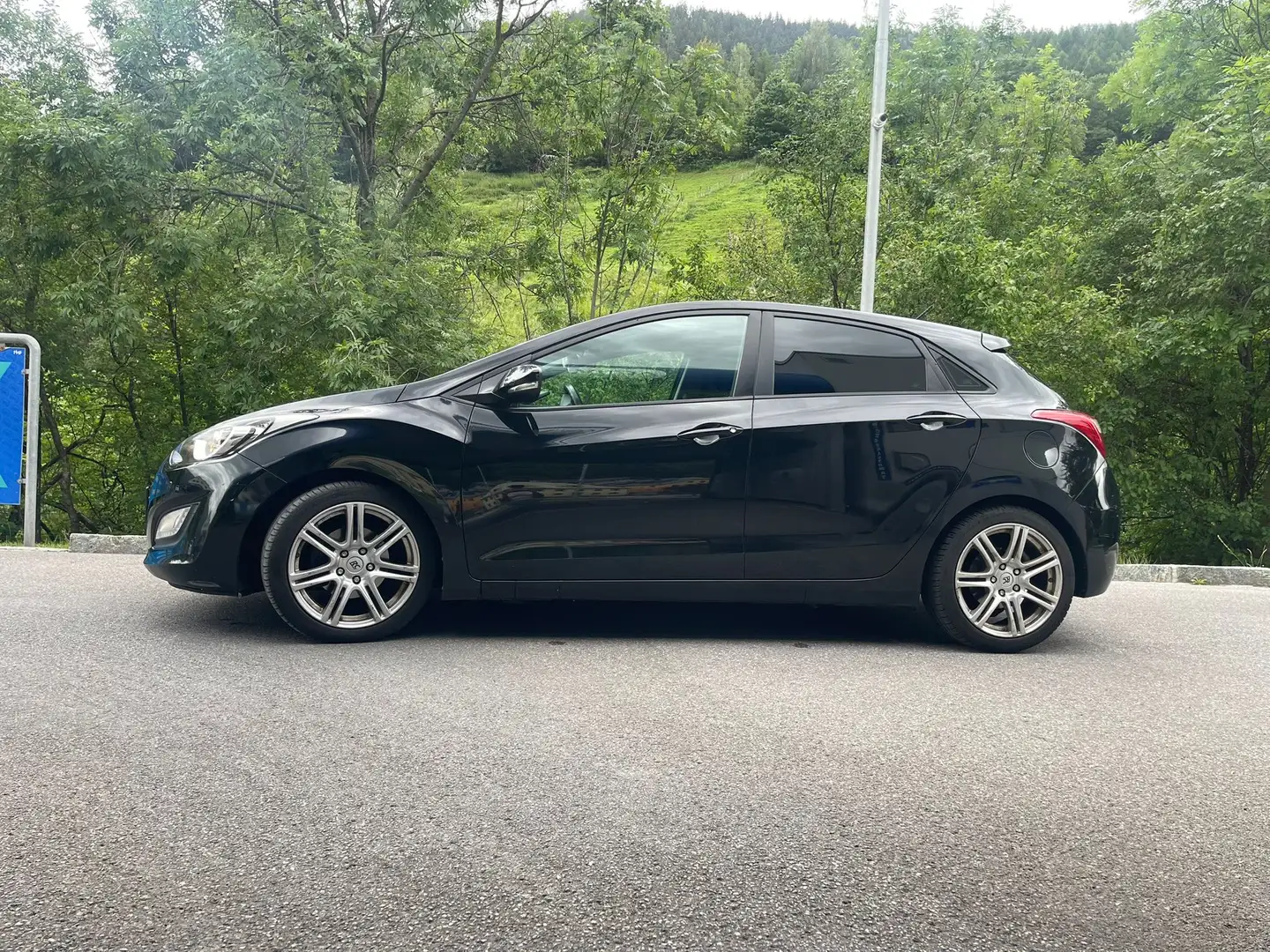 Hyundai i30 i30 CW 1,6 CRDi Comfort DPF Aut. Comfort Schwarz - 1