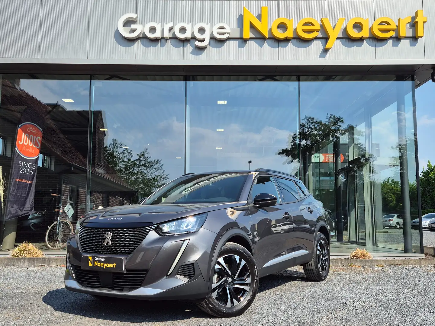 Peugeot 2008 1.2 Allure * AUTOMAAT, CAMERA, LED, CARPLAY * Grijs - 1