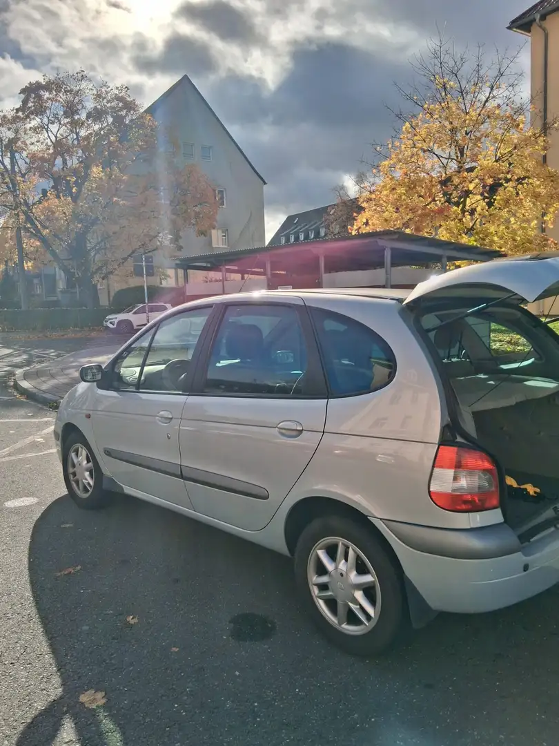 Renault Scenic 1.6 16V Expression Silber - 1
