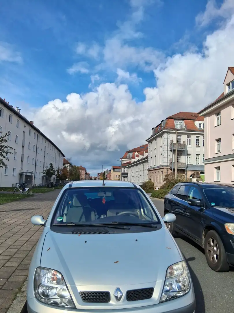 Renault Scenic 1.6 16V Expression Silber - 2