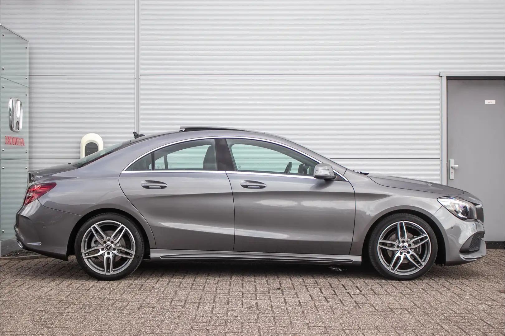 Mercedes-Benz CLA 180 Business Solution AMG - All-in rijklaar | elektr. Grijs - 2
