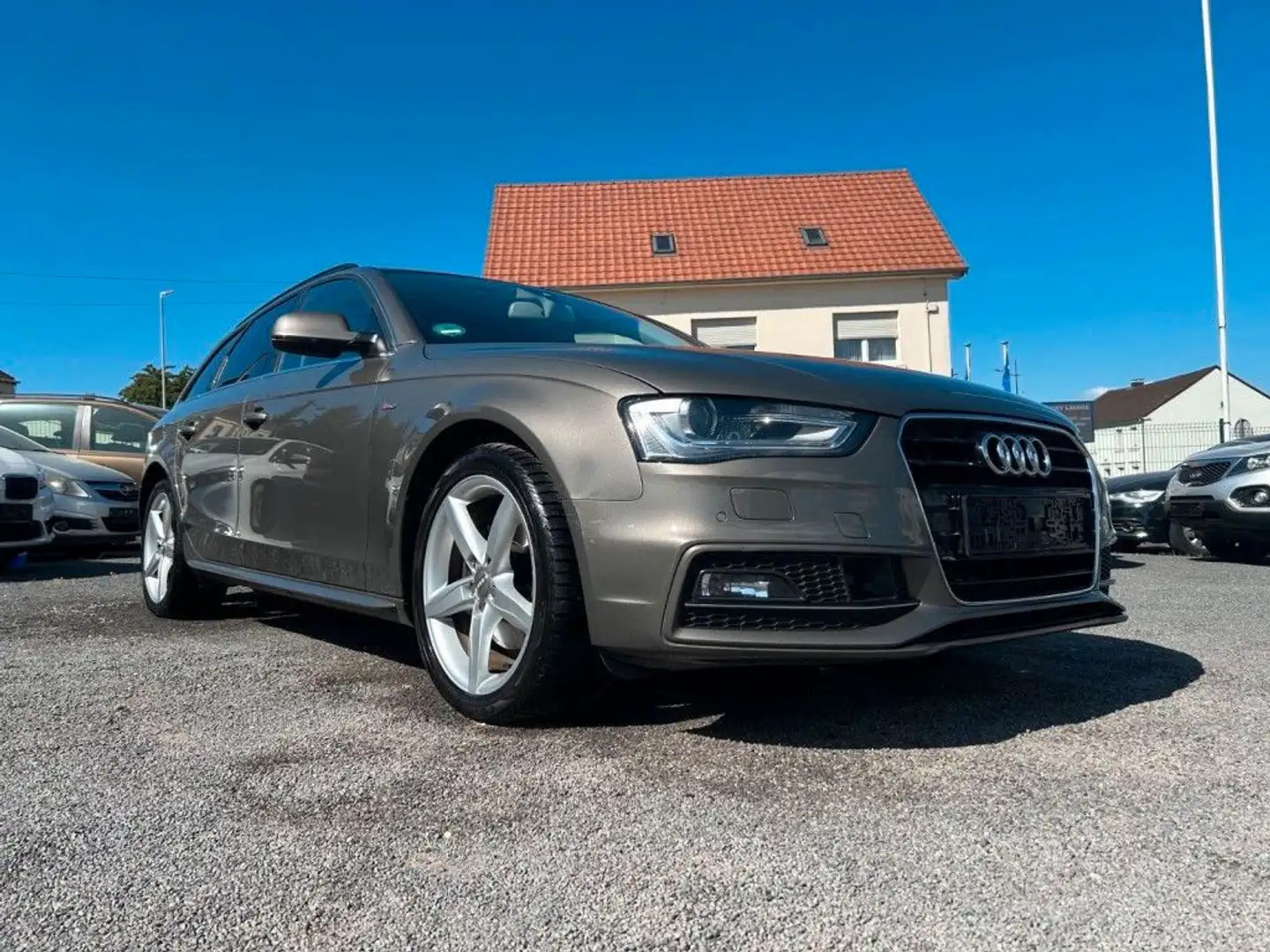 Audi A4 AVANT AMB S-LINE STANDHZ + SITZBEL +ACC +AHK Grau - 1