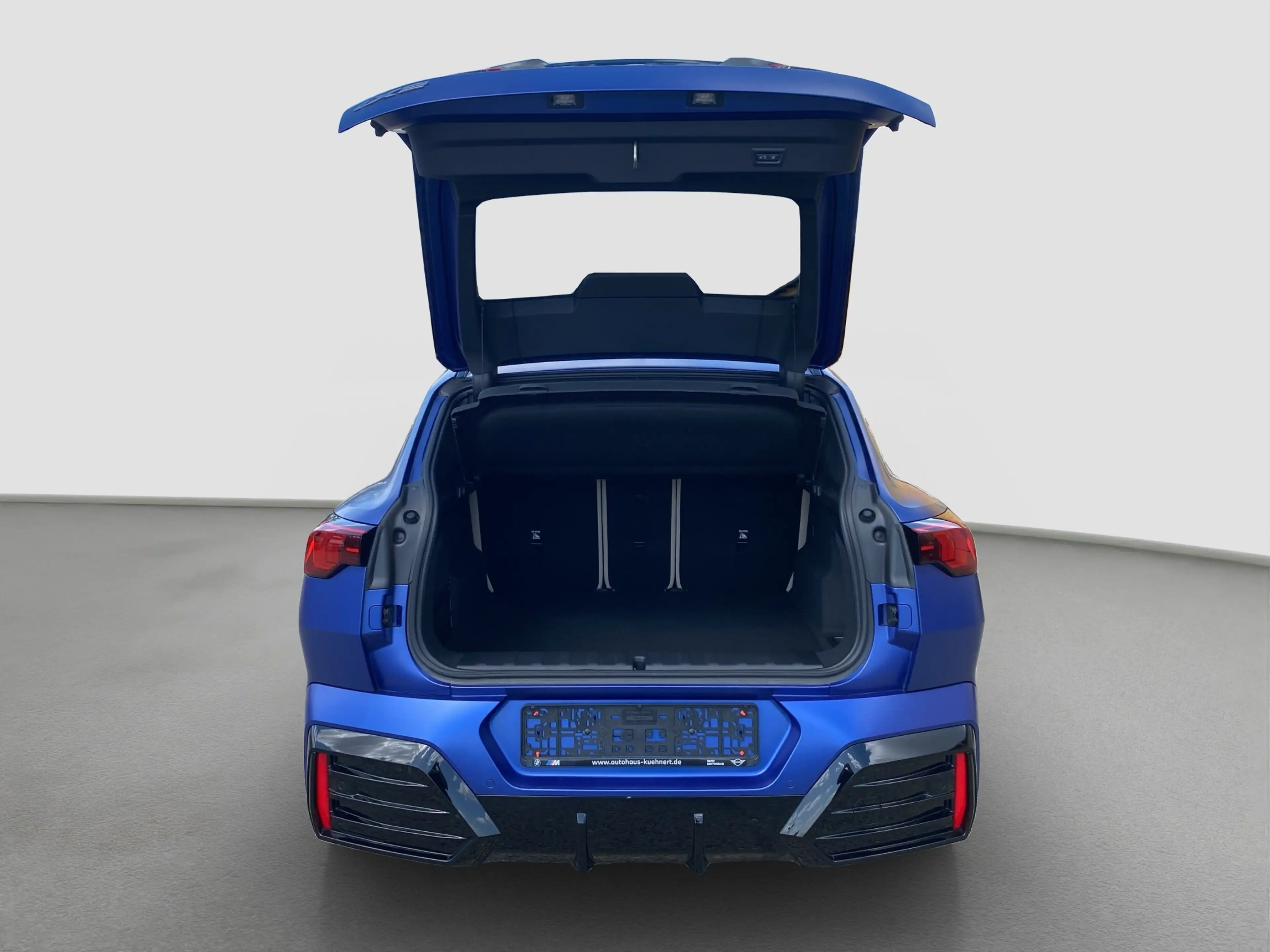 BMW iX2 xDrive 30 M-Sport PRO ACC Pano HUD H&K 360 — photo 10