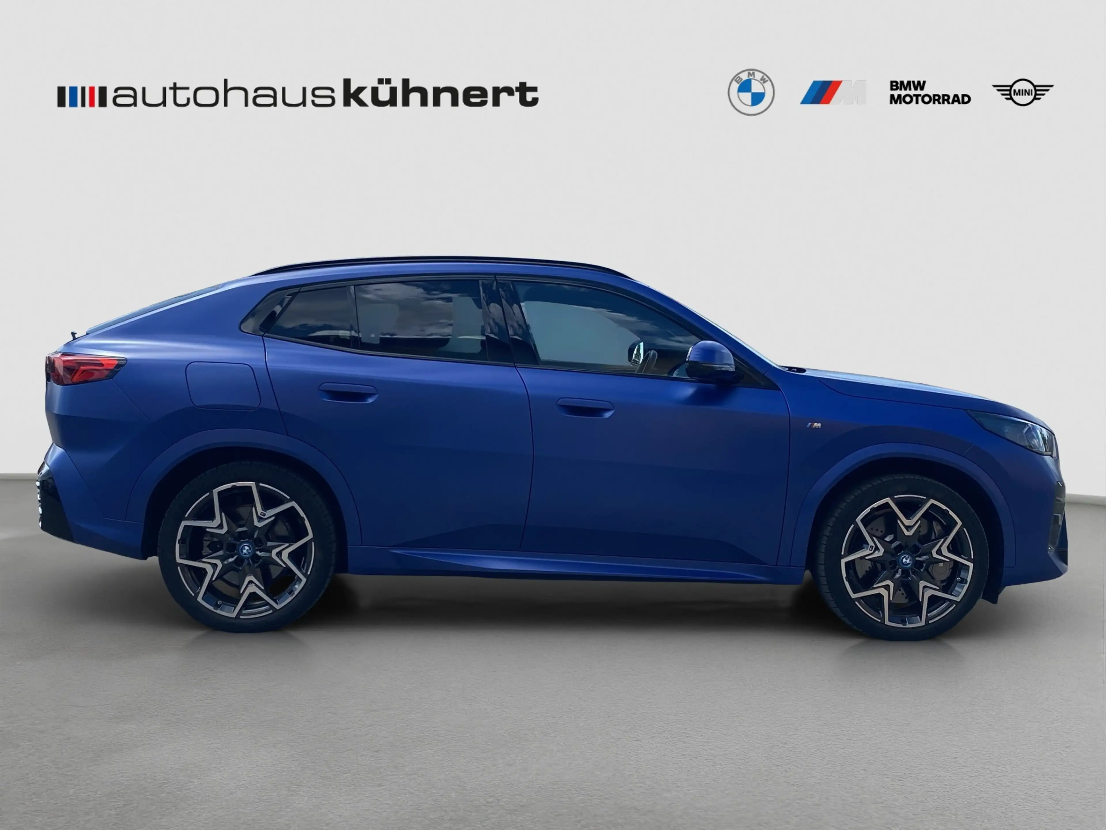 BMW iX2 xDrive 30 M-Sport PRO ACC Pano HUD H&K 360 — photo 8