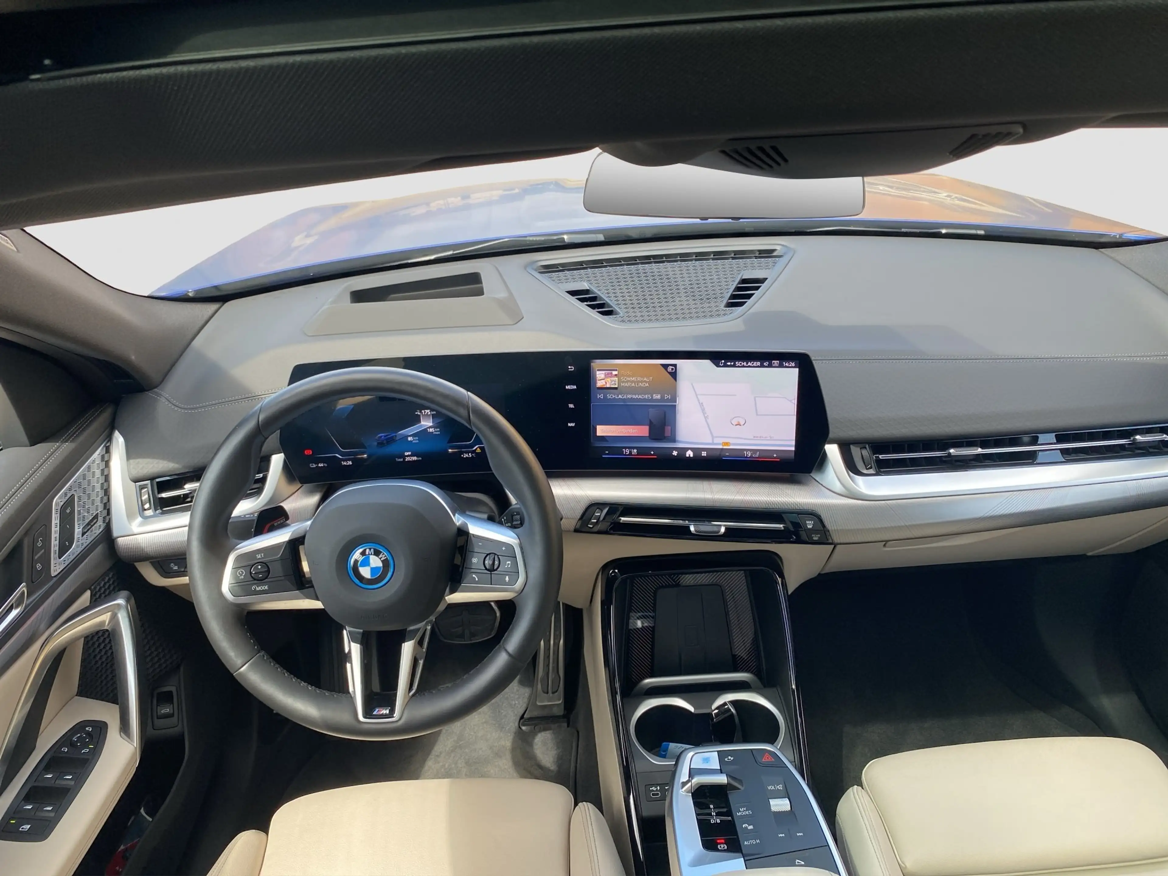 BMW iX2 xDrive 30 M-Sport PRO ACC Pano HUD H&K 360 — photo 12