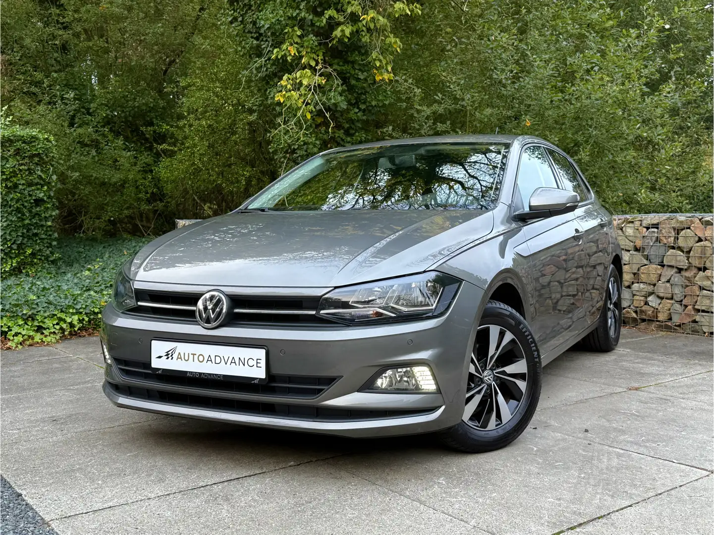 Volkswagen Polo 1.0 TSI Comfortline Gris - 1