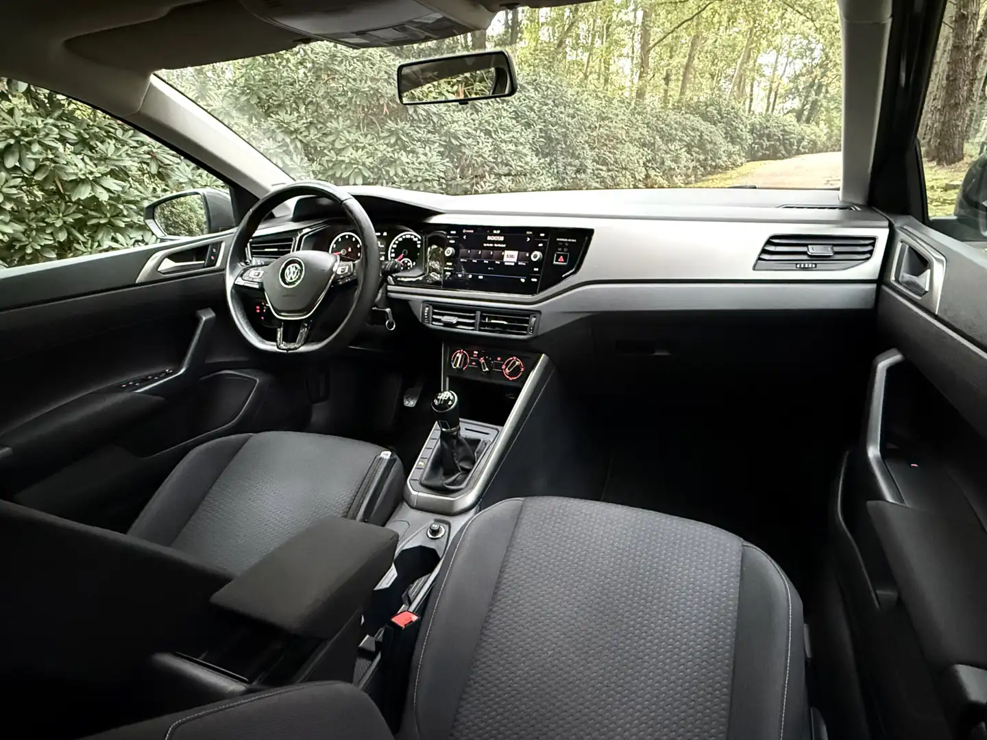 Volkswagen Polo 1.0 TSI Comfortline Gris - 2