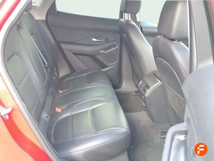 Jaguar E-Pace 2019, foto 21