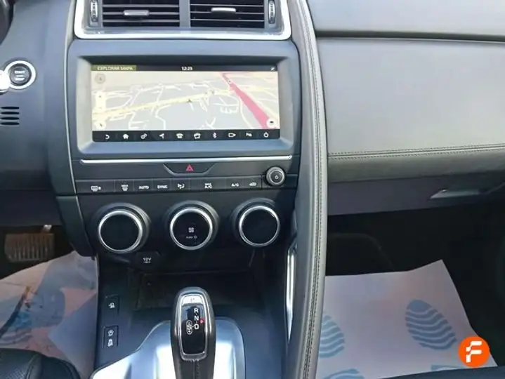 Jaguar E-Pace 2019, foto 17