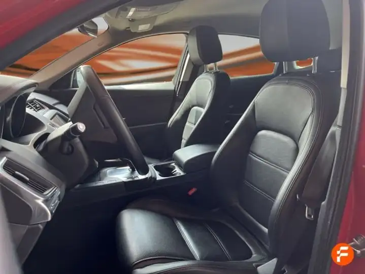 Jaguar E-Pace 2019, foto 32
