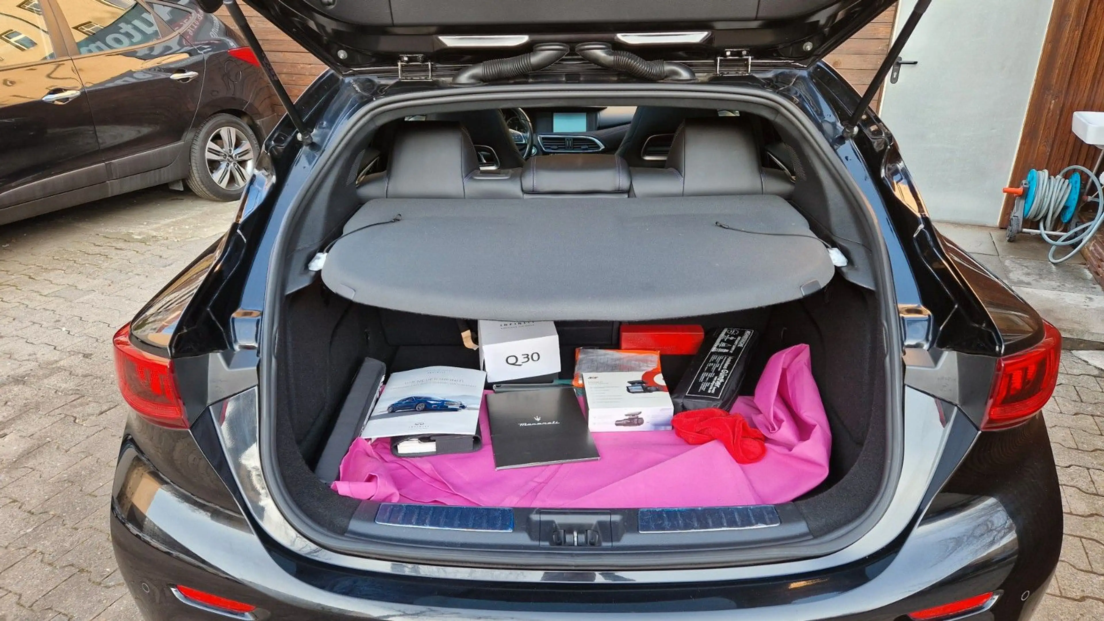 Infiniti Q30 S 1.6t DCT FWD Sport, 360° Kamera, Navi — photo 8