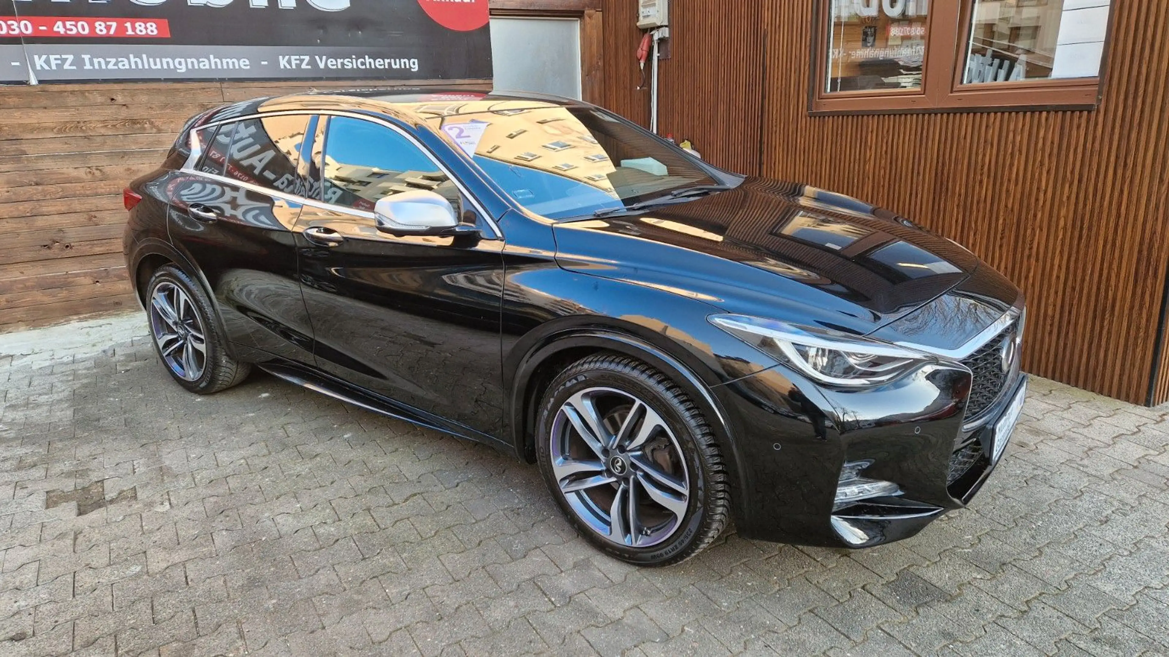 Infiniti Q30 S 1.6t DCT FWD Sport, 360° Kamera, Navi — photo 3