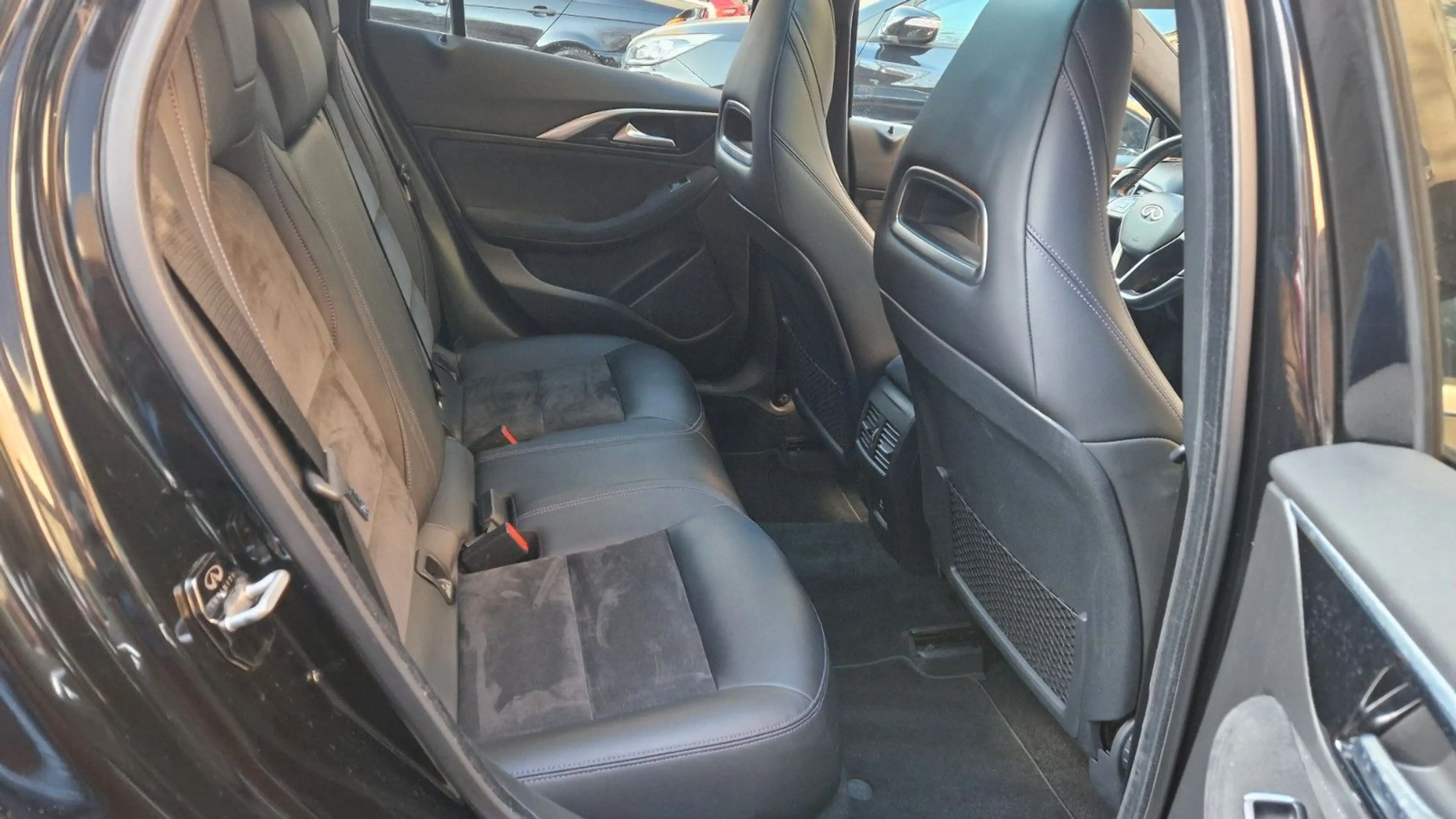 Infiniti Q30 S 1.6t DCT FWD Sport, 360° Kamera, Navi — photo 11
