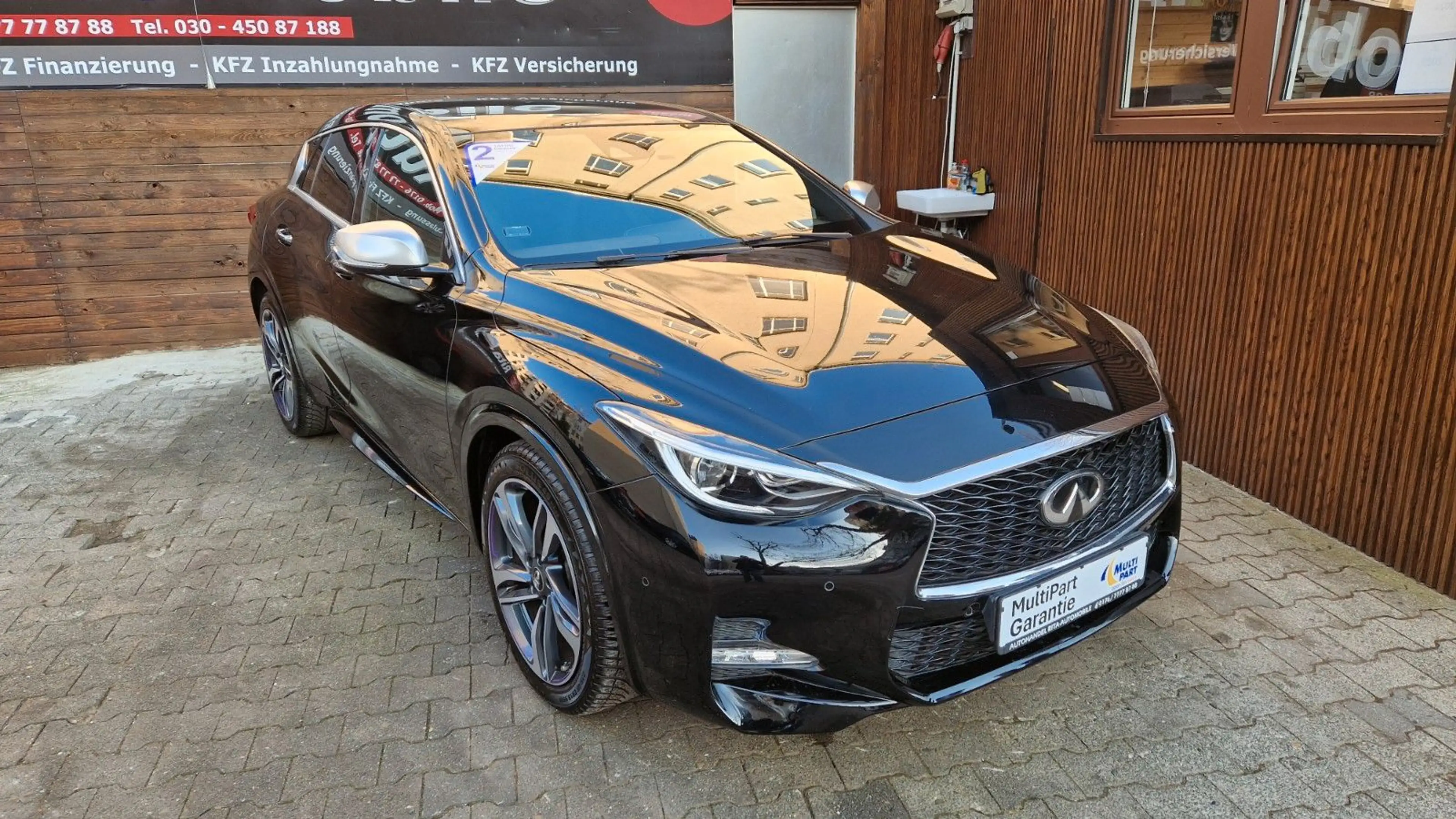 Infiniti Q30 S 1.6t DCT FWD Sport, 360° Kamera, Navi — photo 2