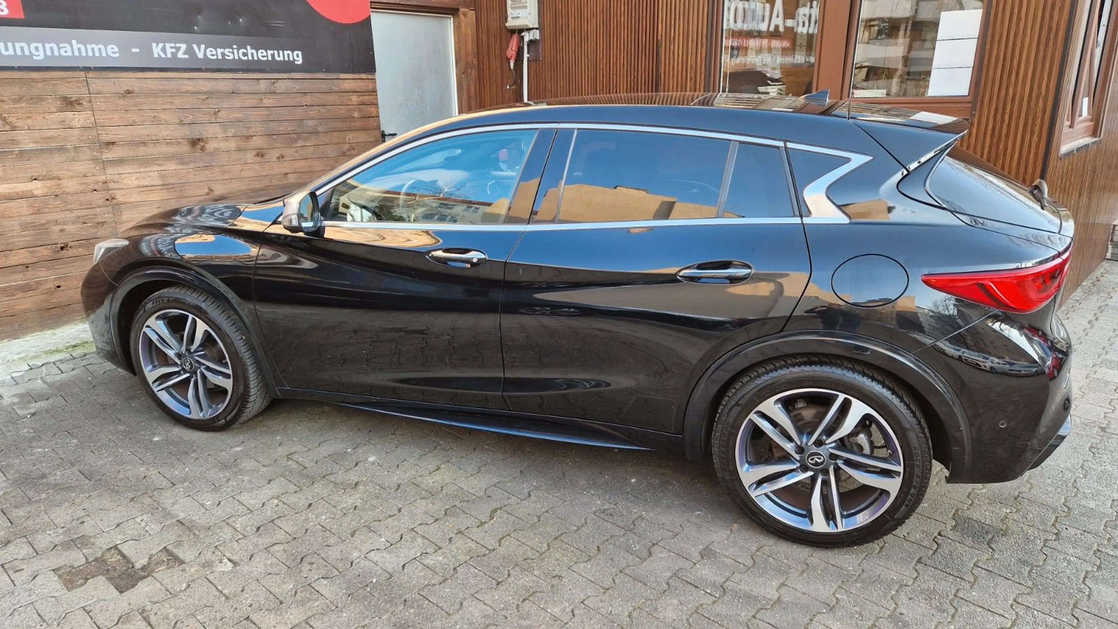 Infiniti Q30 S 1.6t DCT FWD Sport, 360° Kamera, Navi — photo 5