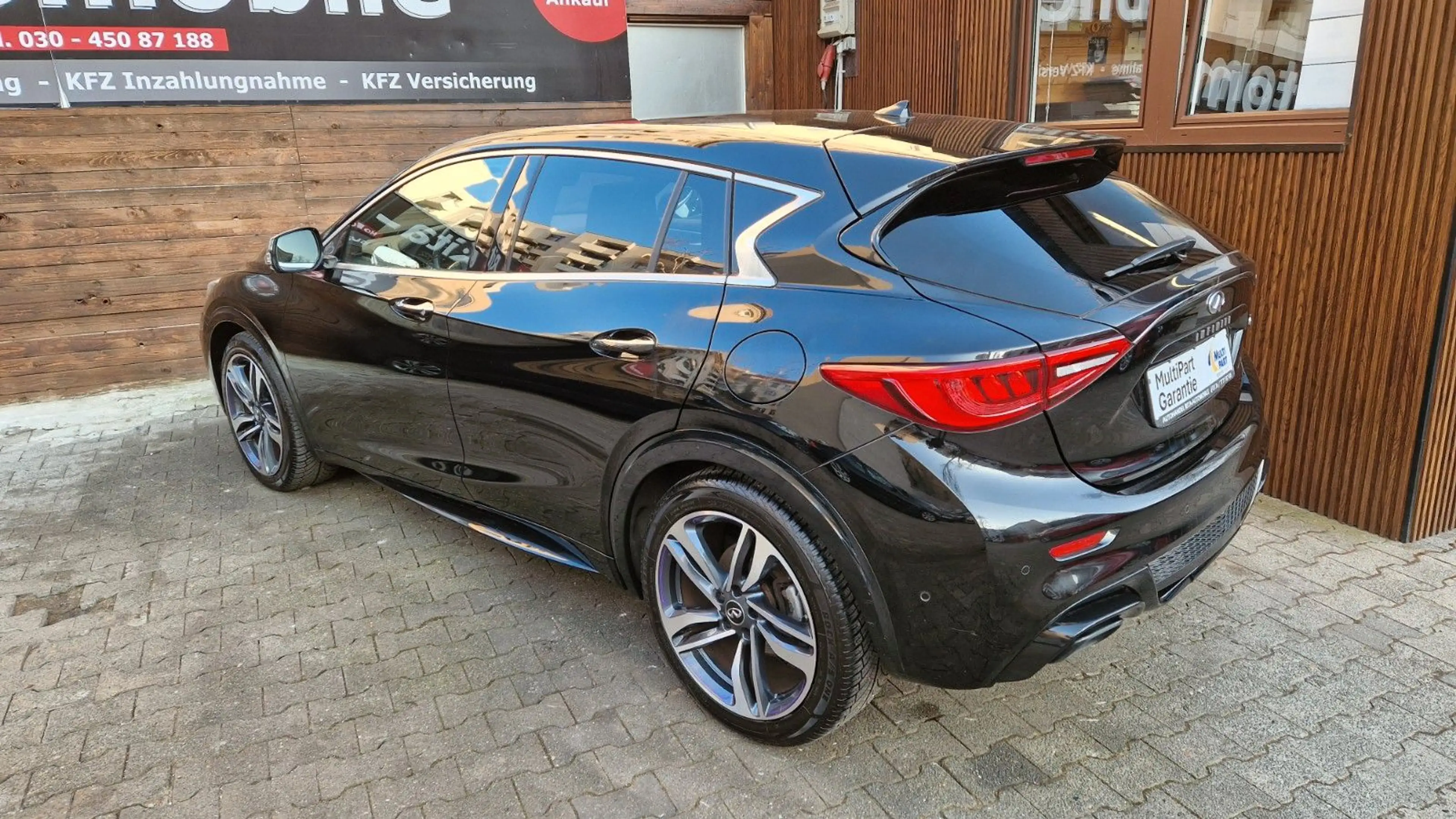 Infiniti Q30 S 1.6t DCT FWD Sport, 360° Kamera, Navi — photo 6