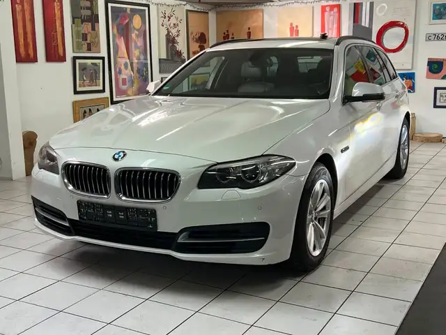 BMW 528 i Touring Pano Navi Xenon Leder AHK Tüv Neu