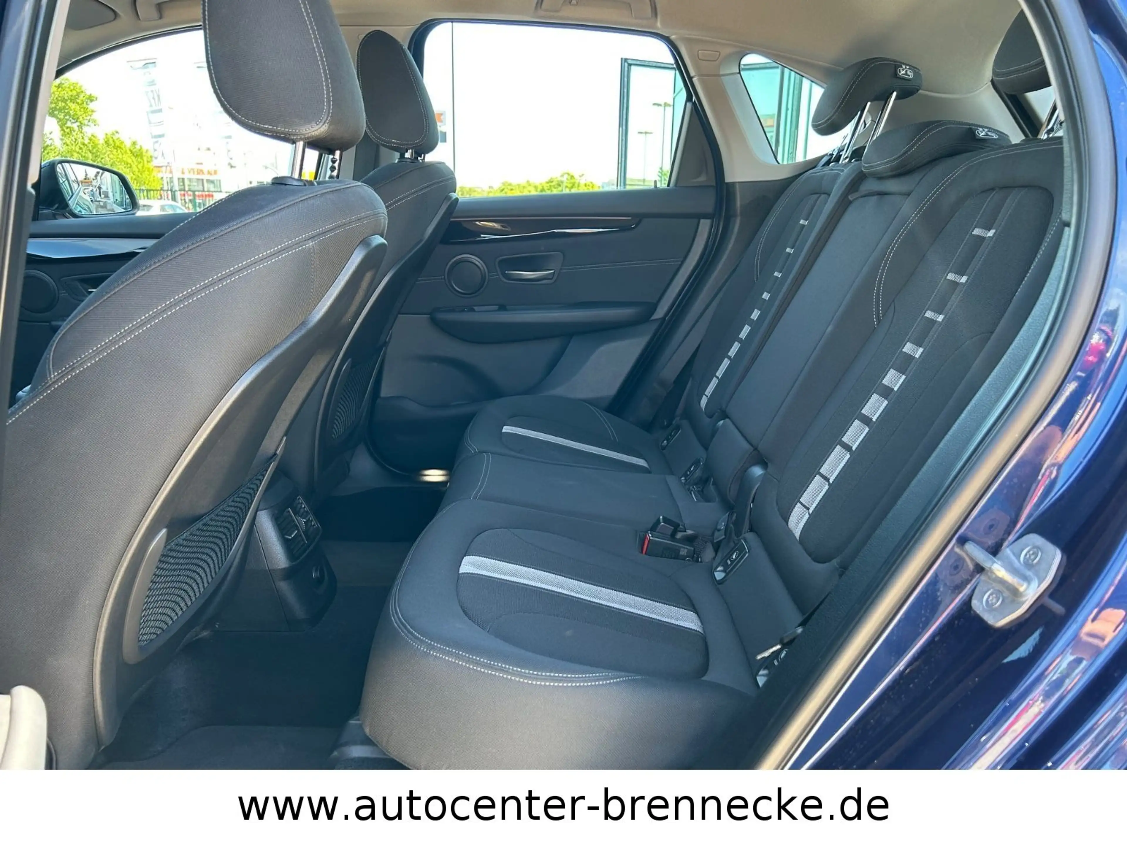 BMW 220 i Active Tourer*1.Hand*Unfallfrei*Scheckheft* — photo 11
