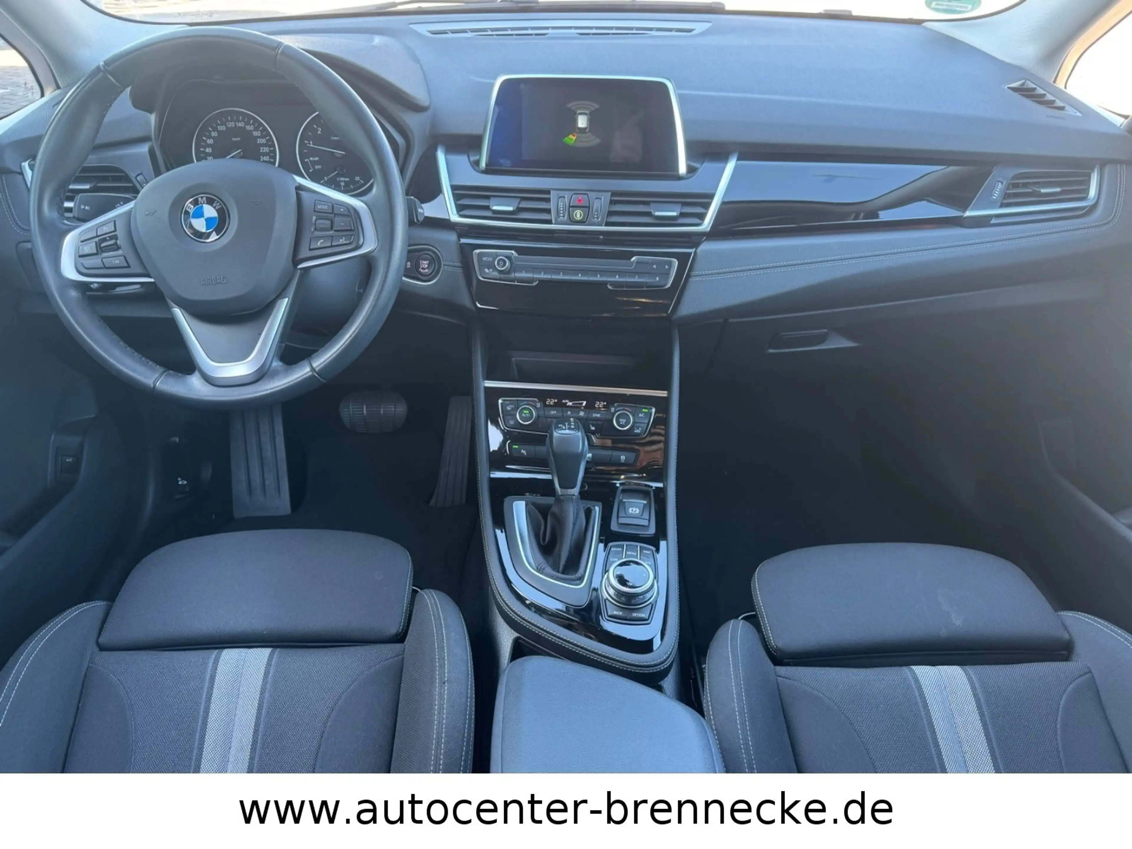 BMW 220 i Active Tourer*1.Hand*Unfallfrei*Scheckheft* — photo 13