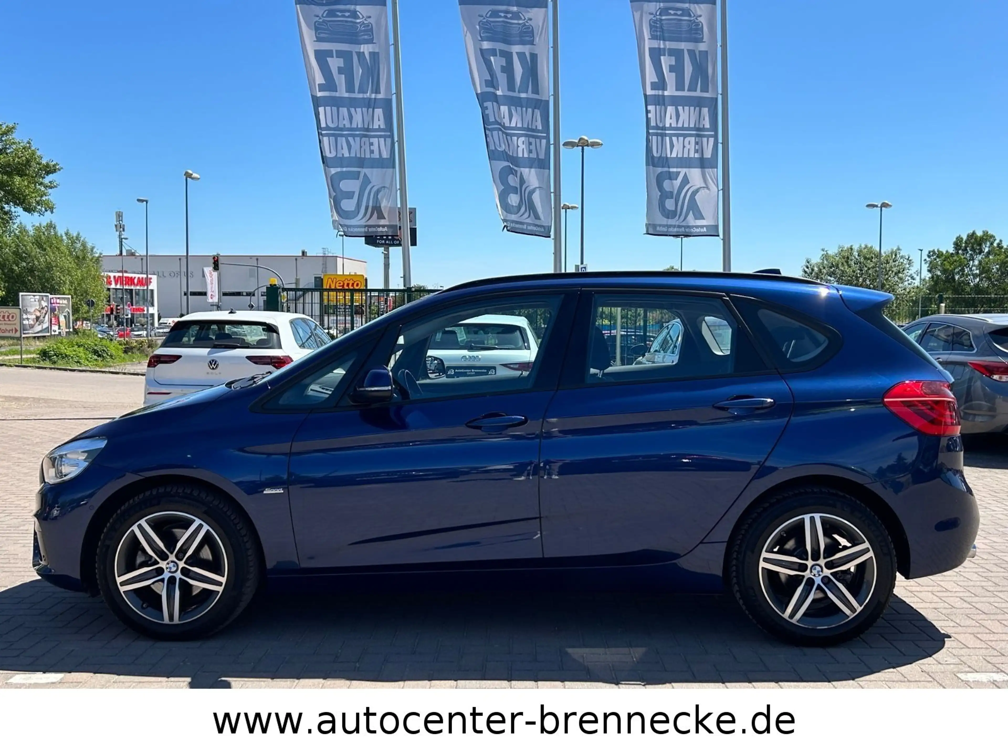 BMW 220 i Active Tourer*1.Hand*Unfallfrei*Scheckheft* — photo 8