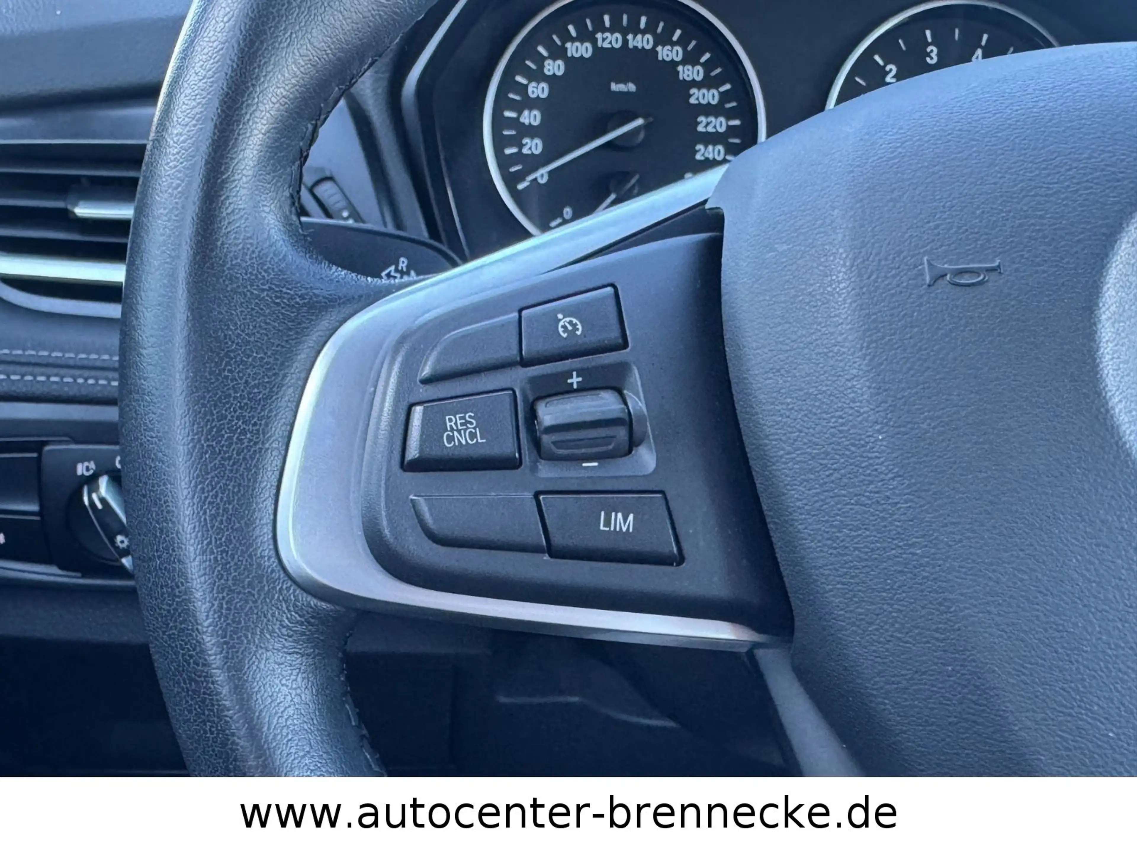 BMW 220 i Active Tourer*1.Hand*Unfallfrei*Scheckheft* — photo 15