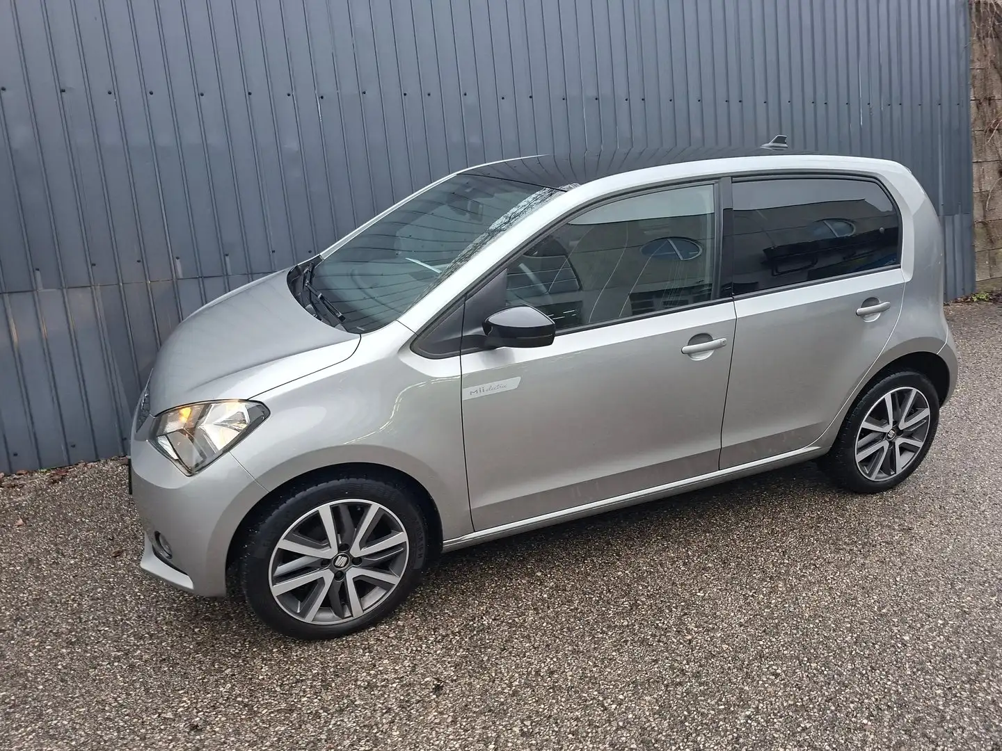 SEAT Mii electric Plus Silber - 1