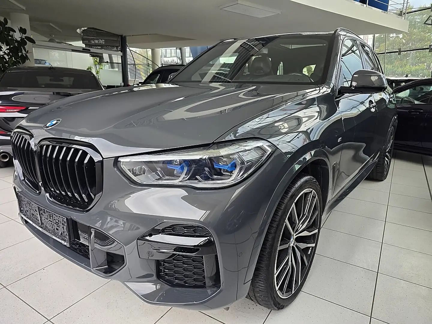 BMW X5 xDrive 30d Sportautomatik "M Sport" Vollausstat... Grau - 1