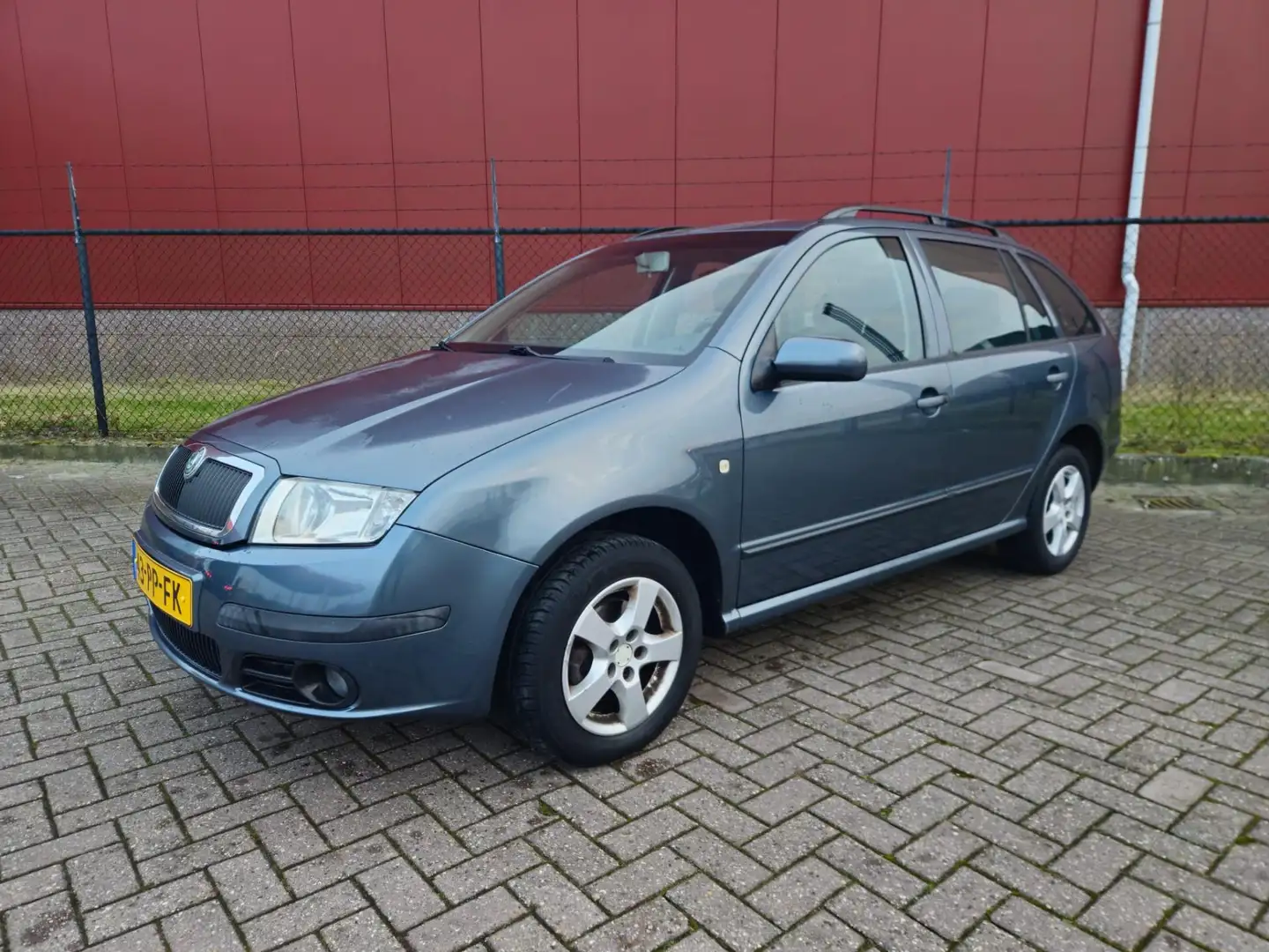 Skoda Fabia Combi 1.4-16V Elegance inruil koopje Grau - 1