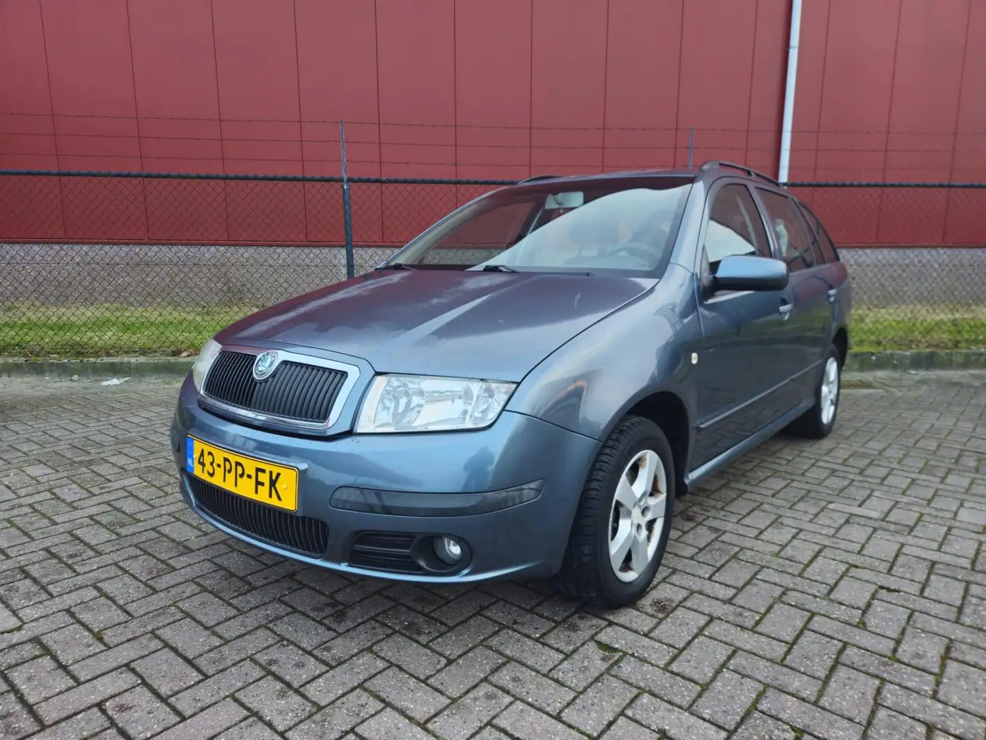 Skoda Fabia Combi 1.4-16V Elegance inruil koopje Grau - 2