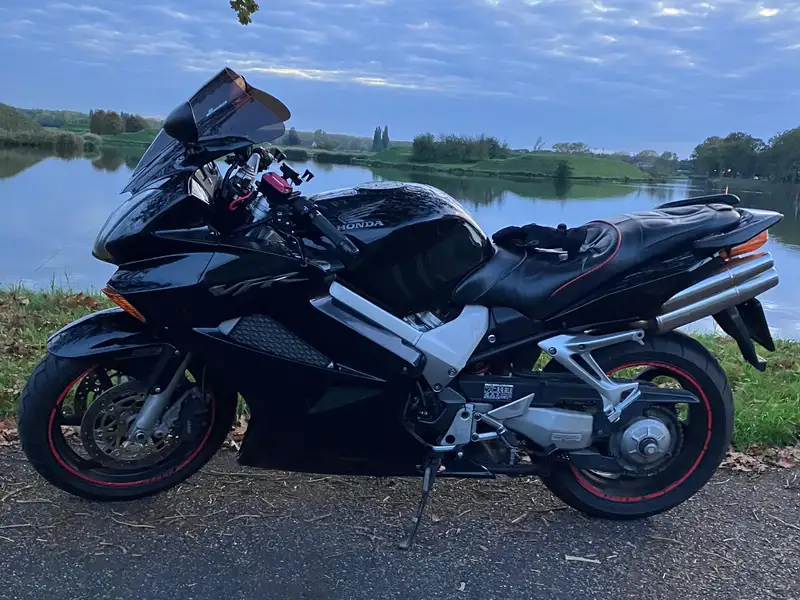 Honda VFR 800 - foto 4