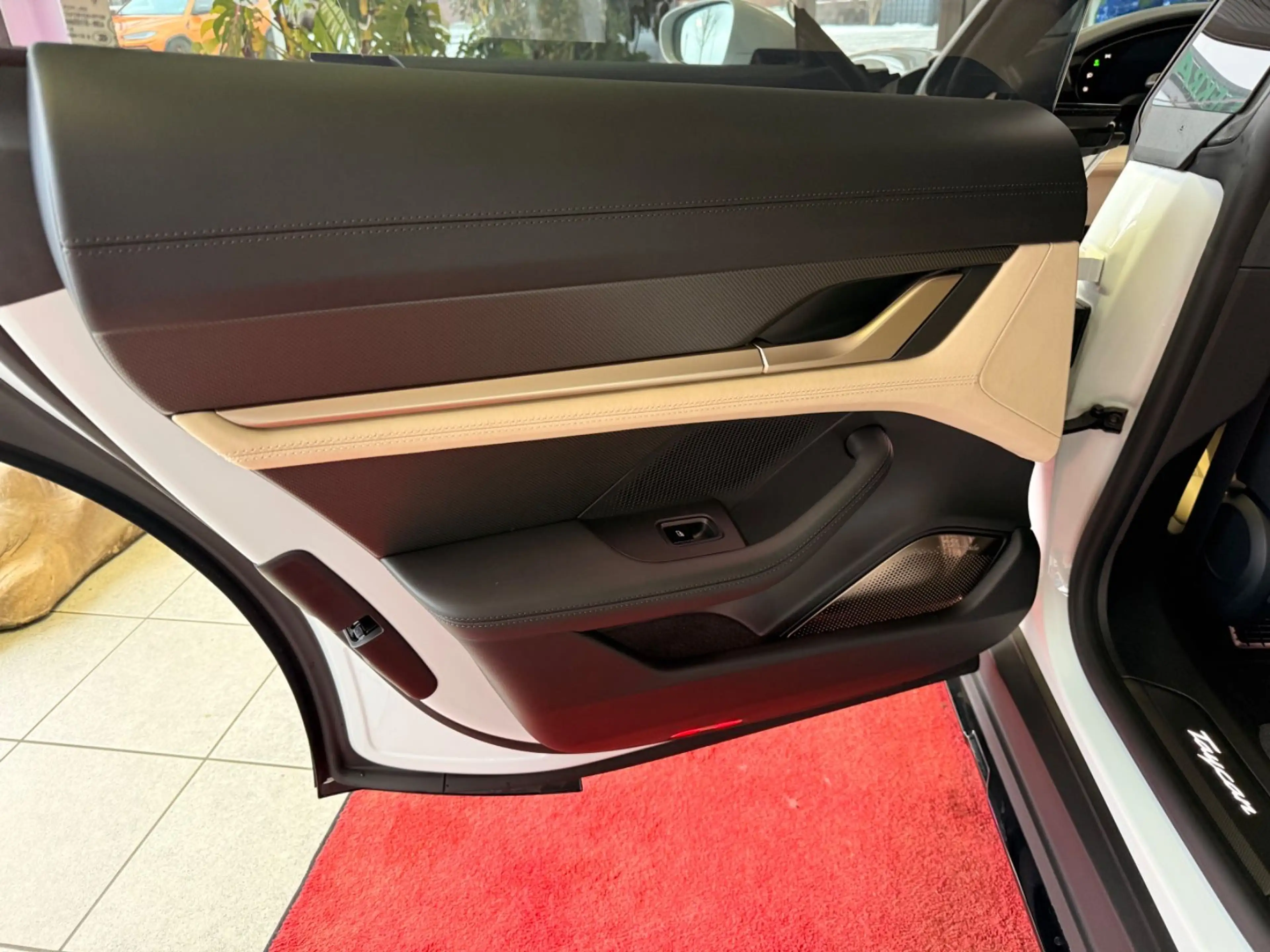 Porsche Taycan Cross Turismo Turbo S Burmester Approved — photo 15