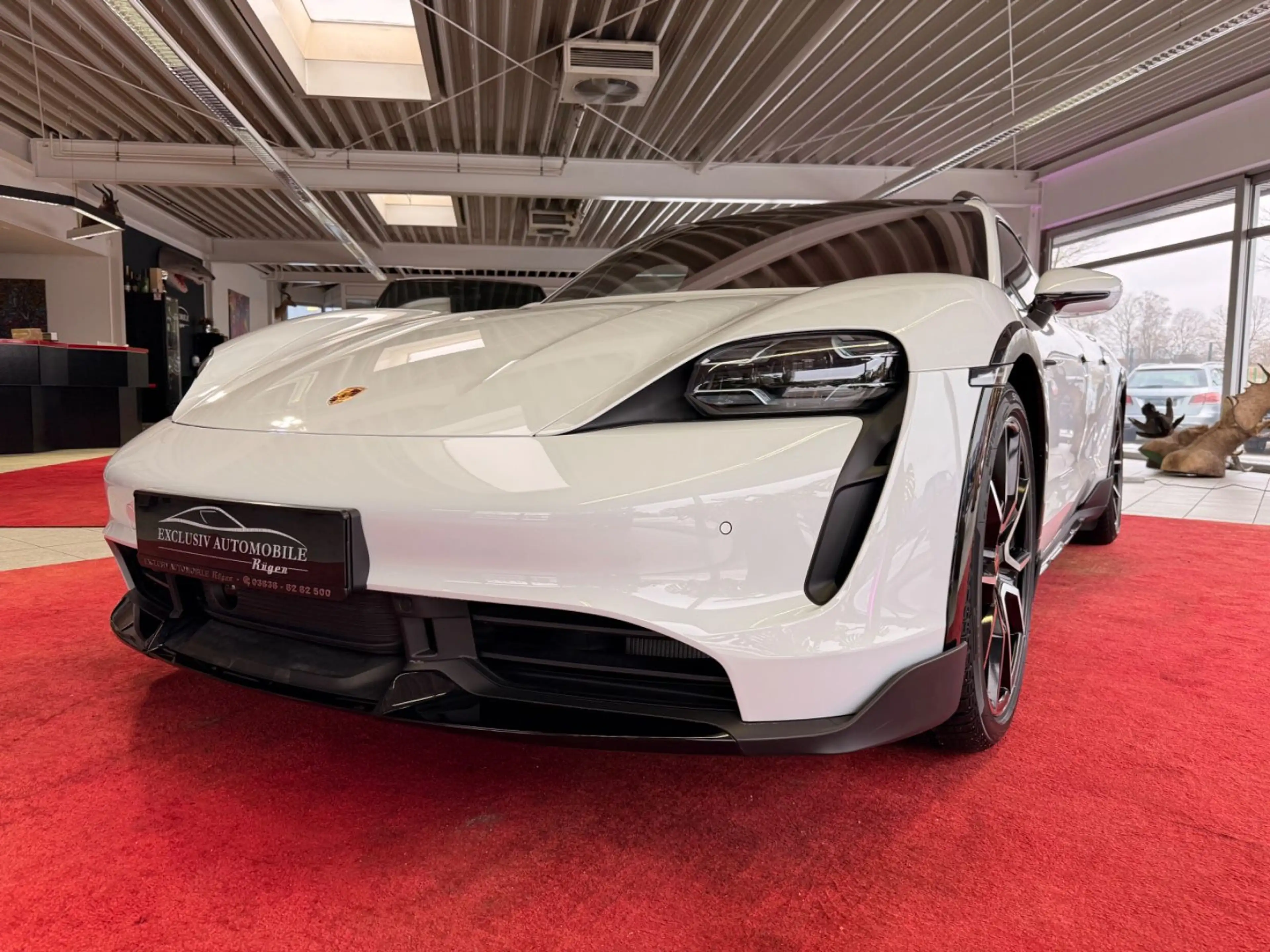 Porsche Taycan Cross Turismo Turbo S Burmester Approved