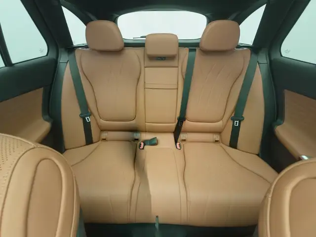 Mercedes-Benz C-Class view 23
