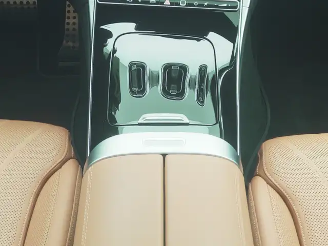 Mercedes-Benz C-Class view 21