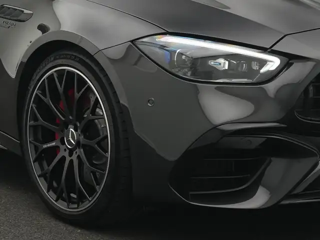 Mercedes-Benz C-Class view 9
